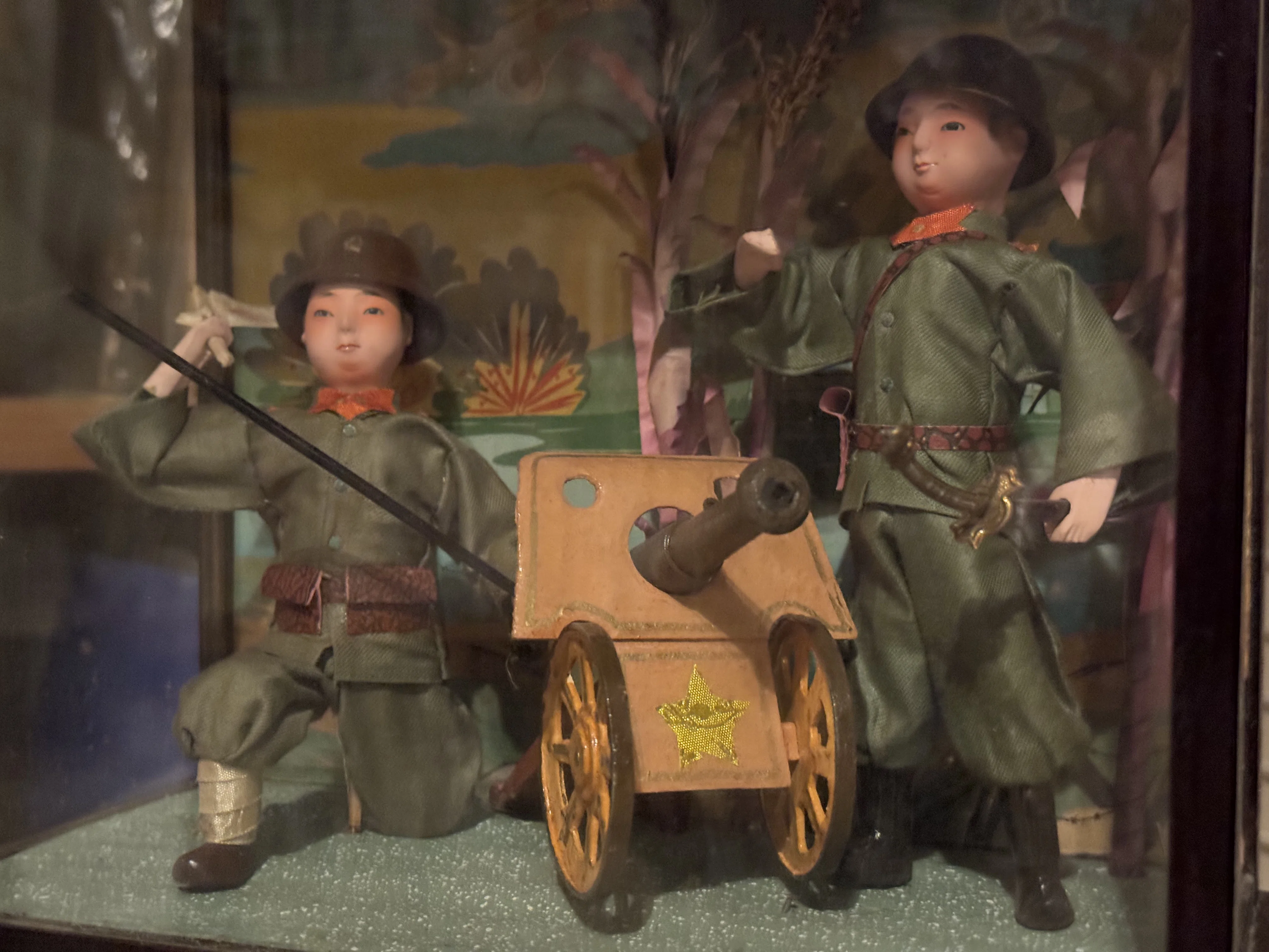1938年に作られたとみられる、ひな人形改造兵隊さん置物を新たに入手ー