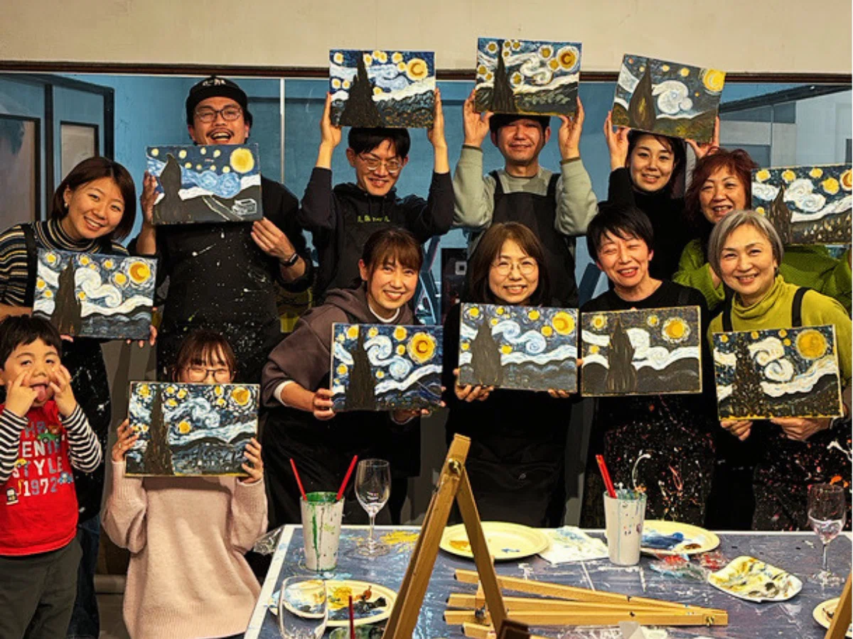 手ぶらでふらっと、ほろ酔いアート。塩尻でゴッホの『星月夜』を描く