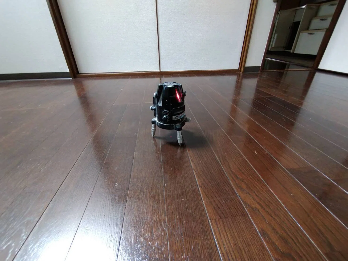 床がフカフカする…「上貼り」で直る？それとも危険？｜現役大工が
