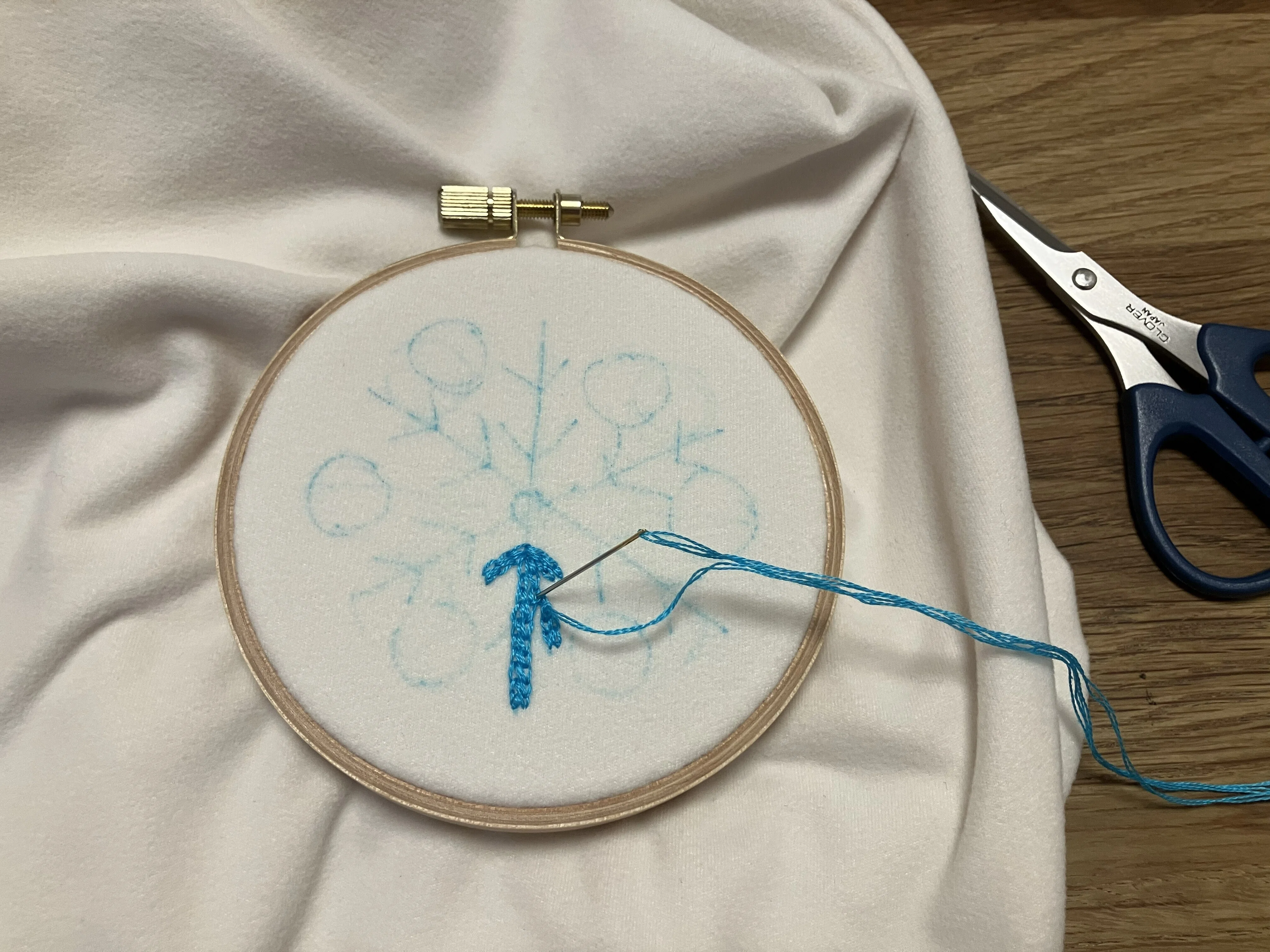 Embroidery] Snow Flowers on Uniqlo Children's Clothes｜サワラ
