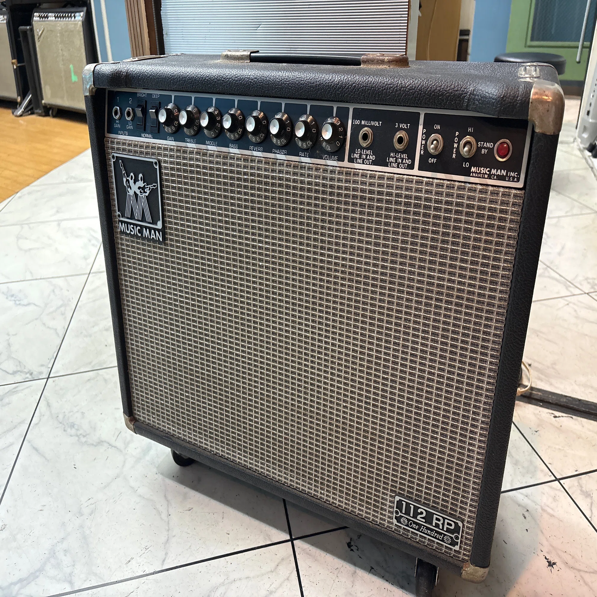 ? 【機材修理】Music Man 112RP 修理｜電源が入らない&音が出ない症状 