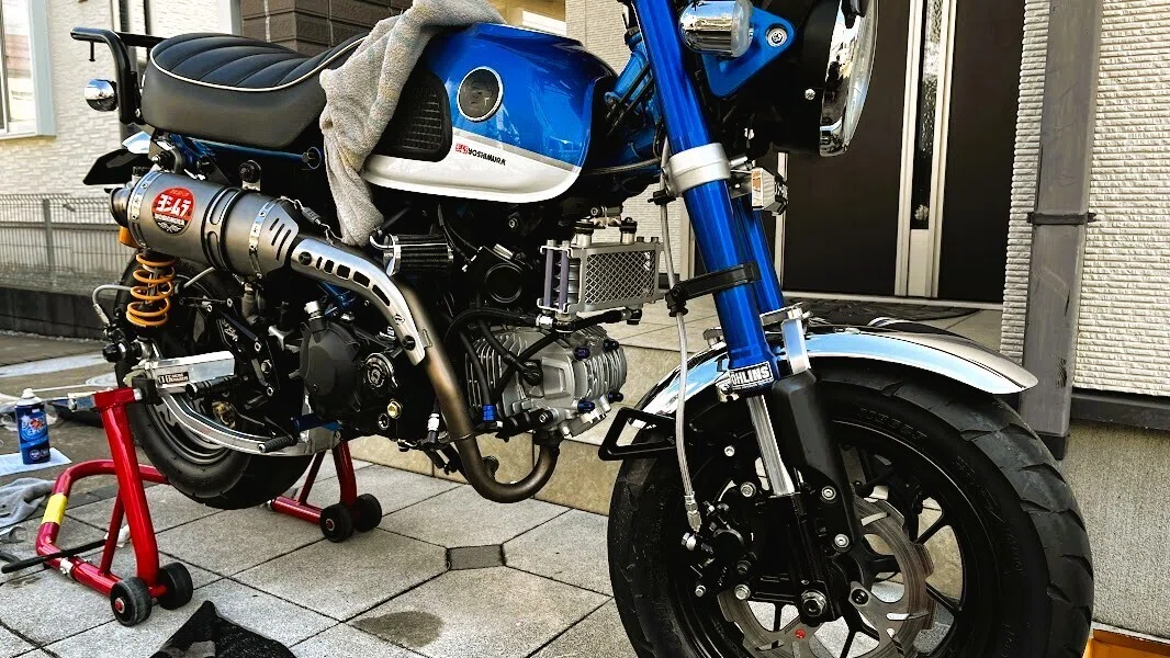 モンキー125】雪の峠で冷や汗!? 絶品カツ丼とブレーキ交換インプレ