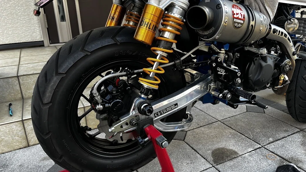 モンキー125】雪の峠で冷や汗!? 絶品カツ丼とブレーキ交換インプレ