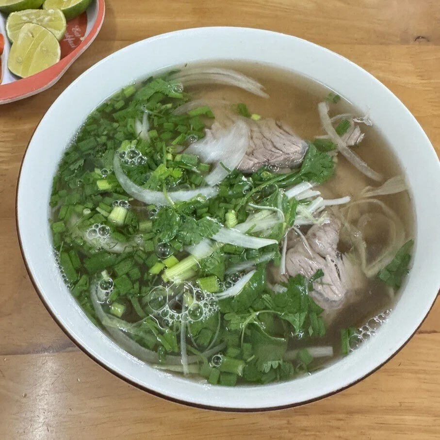 ビーフのフォー。スライス玉ねぎと煮込まれた牛肉の相性が抜群！