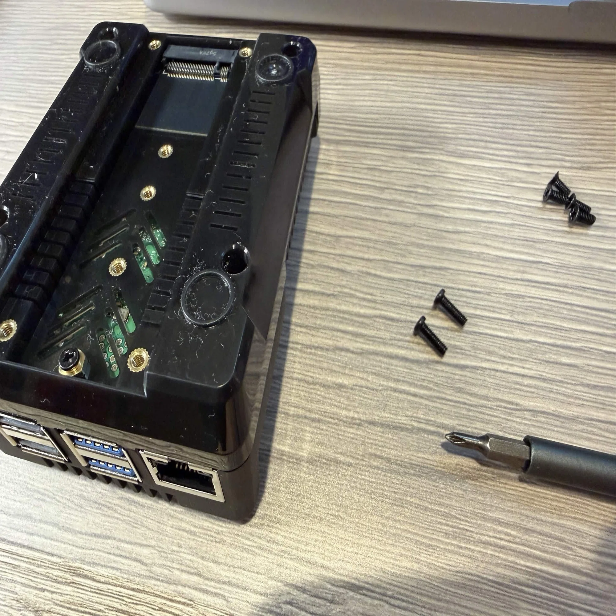 Raspberry Pi 5 × Argon NEO 5 NVMe ケース 組み立てガイド｜うし 