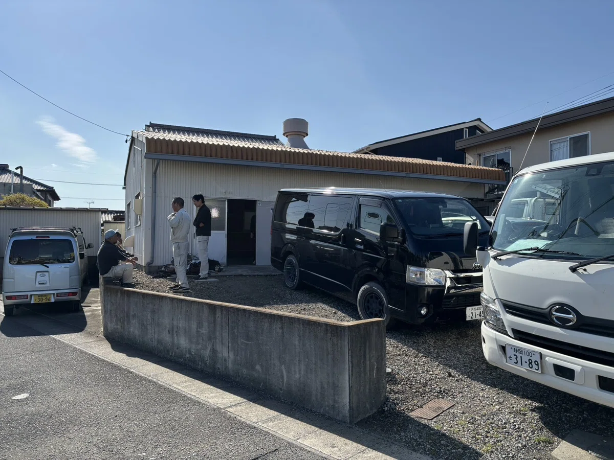 倉庫に集まった職人さんたち
