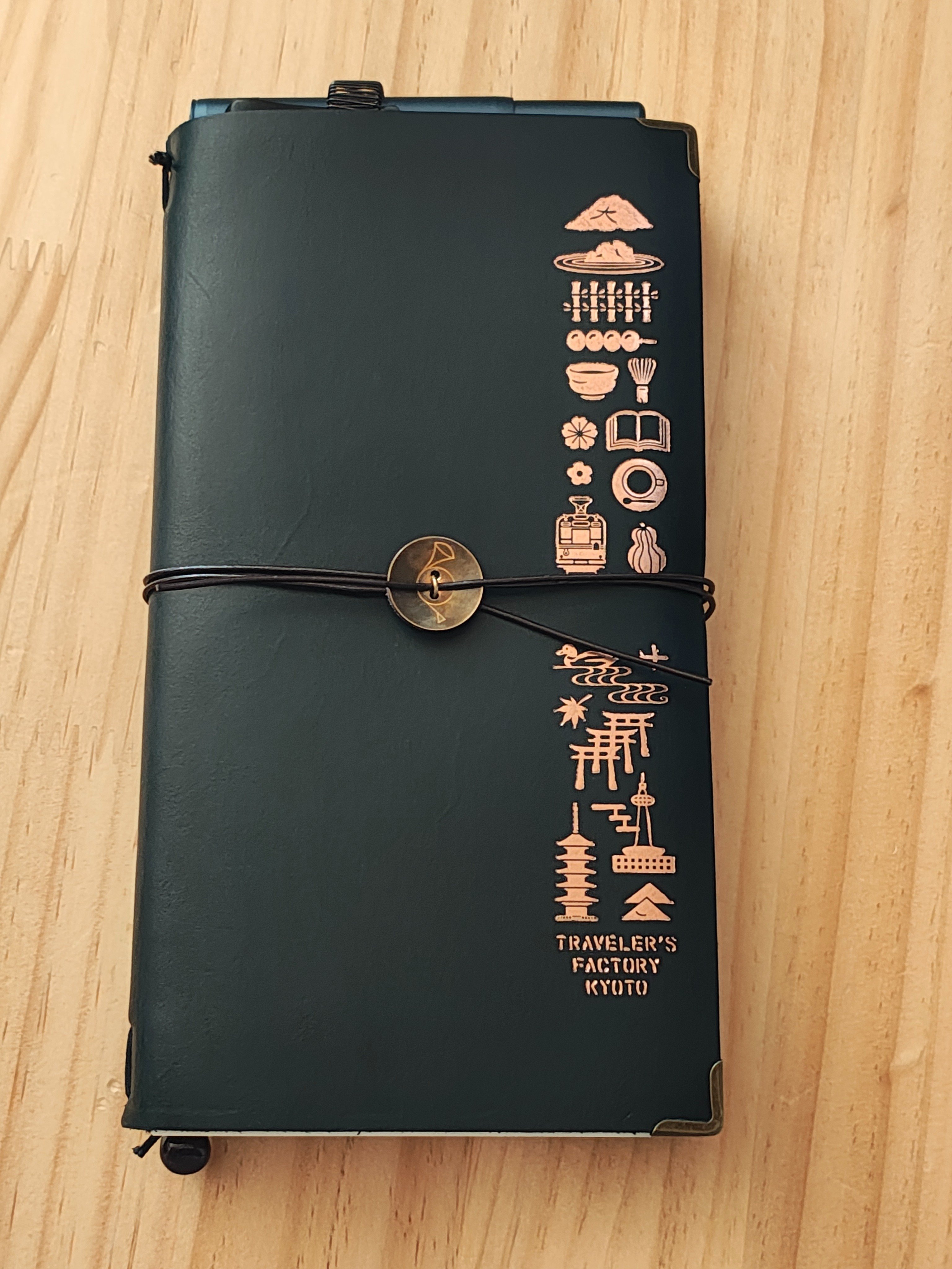 楽*園様 トラベラーズノート KYOTO EDITION 京都でトラベラーズノートデビュー｜KAORU