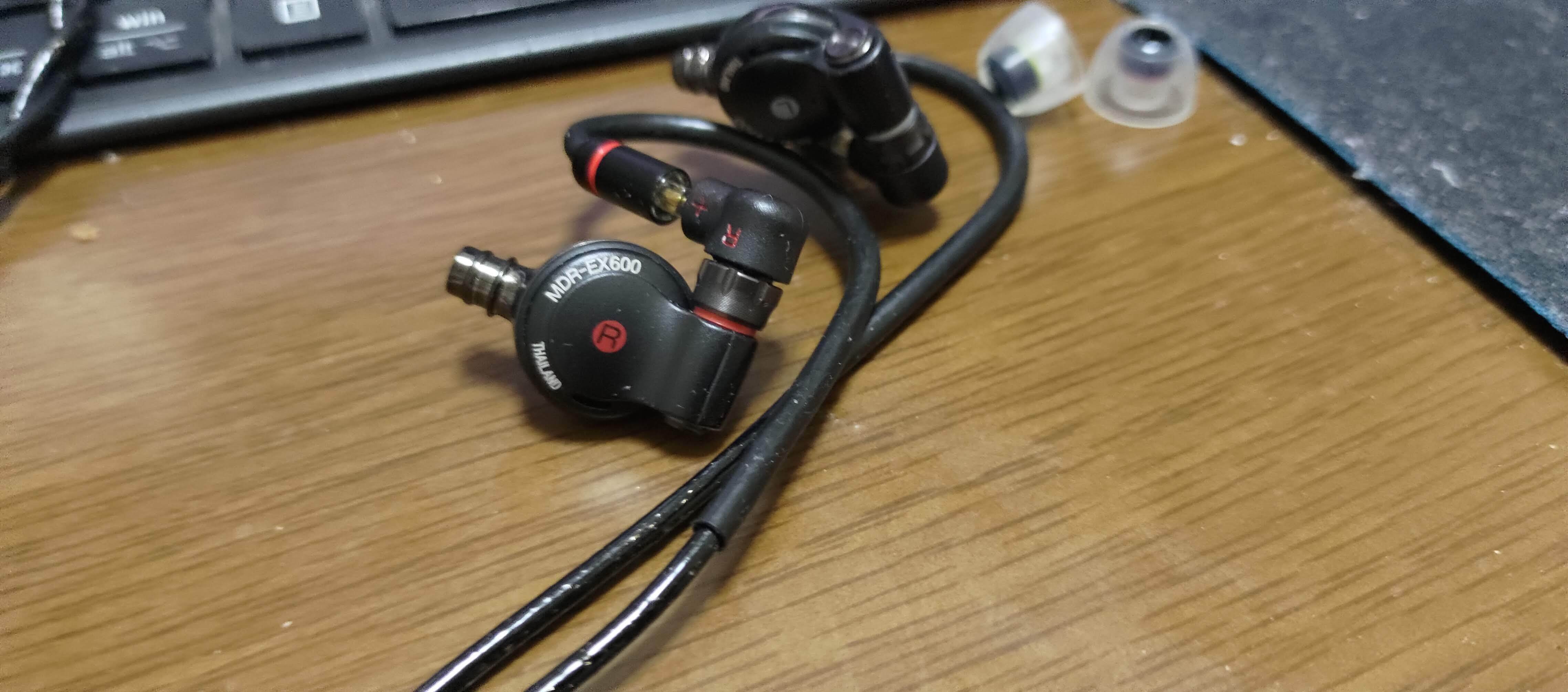 SONY MDR-EX600 有線イヤホン Sony MDR-EX600 Premium In-Ear Stereo Headphones MDREX600 B&H
