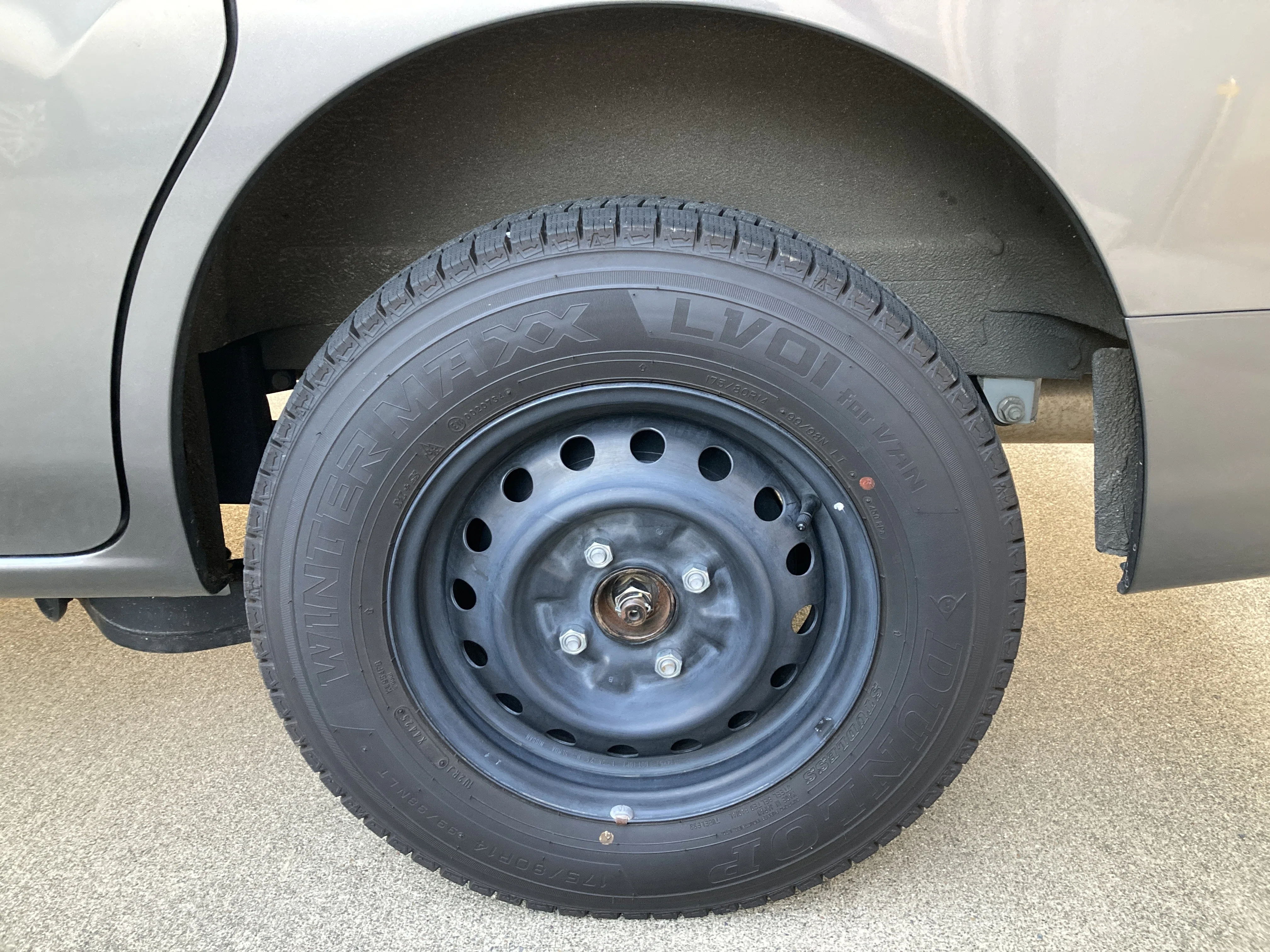 日産NV200バネットの外装①足元｜NoB
