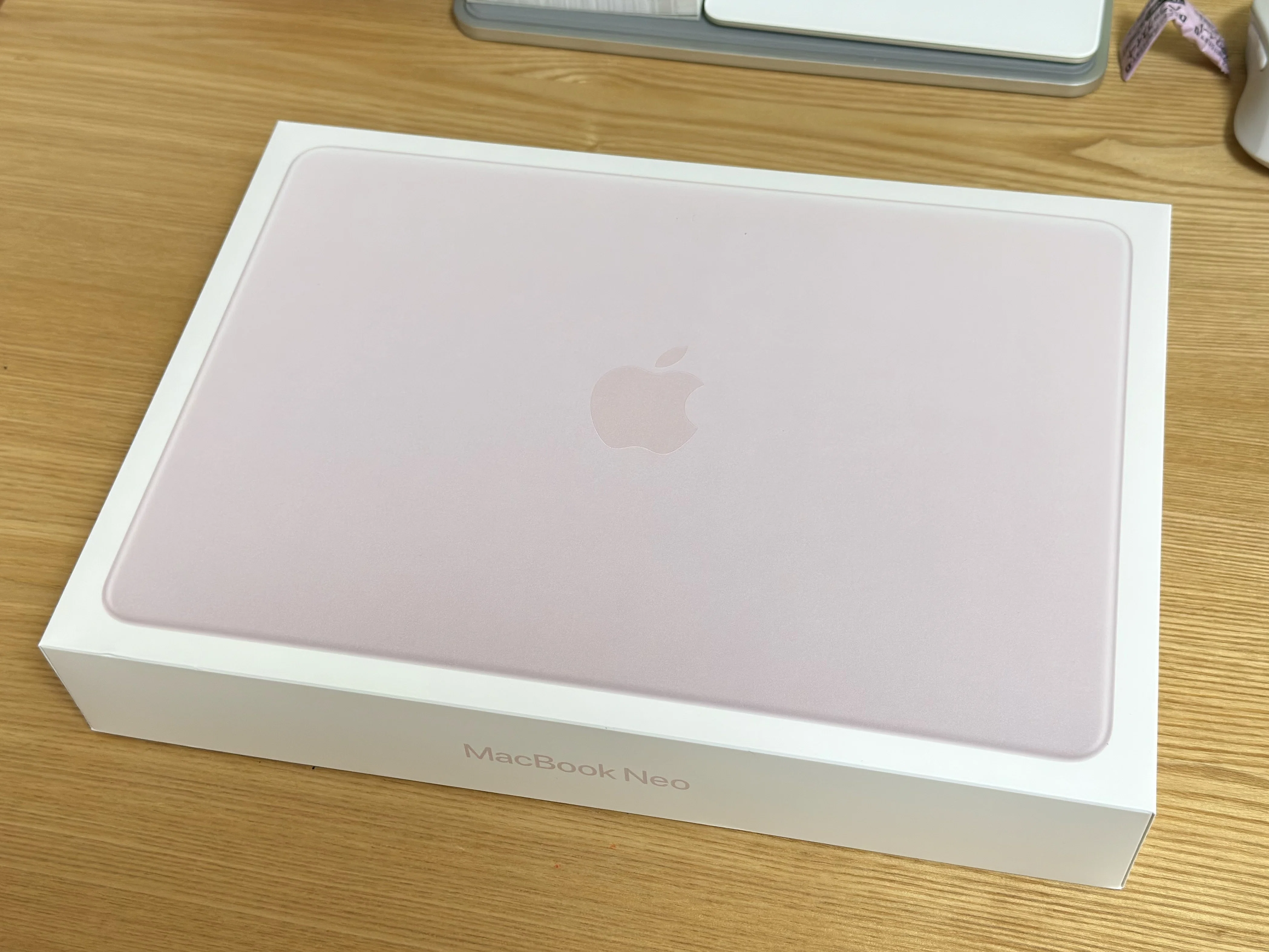 MacBook Neo 2週間レビュー。多くの人に最適なMac。M2チップとの比較