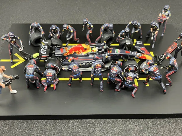 MINI GT 1/64 オラクル レッドブル レーシング RB18 2022 優勝車 #1