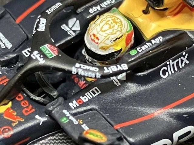 MINI GT 1/64 オラクル レッドブル レーシング RB18 2022 優勝車 #1