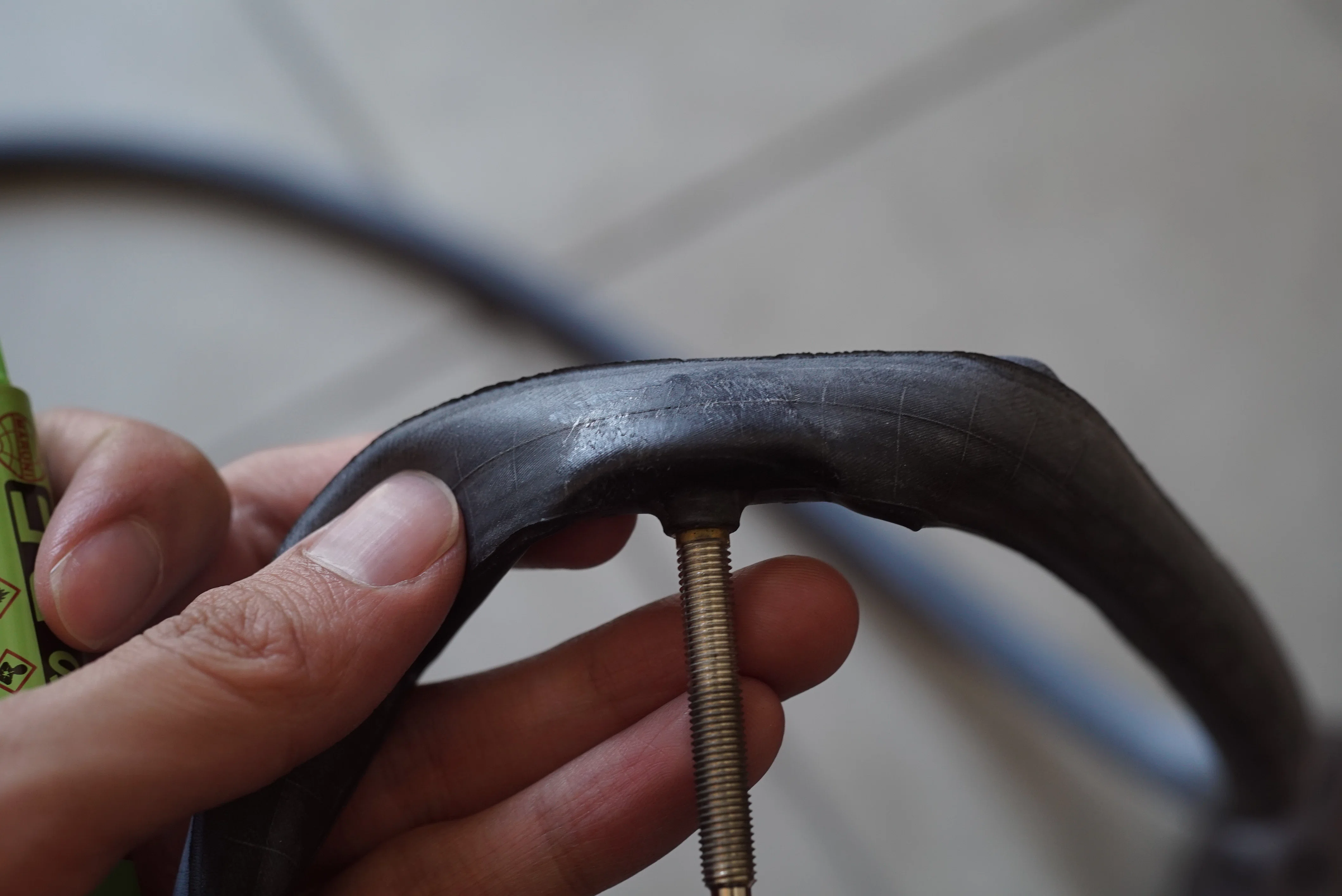 クロスバイクのパンク修理-パッチキット-｜アトリエデルタ