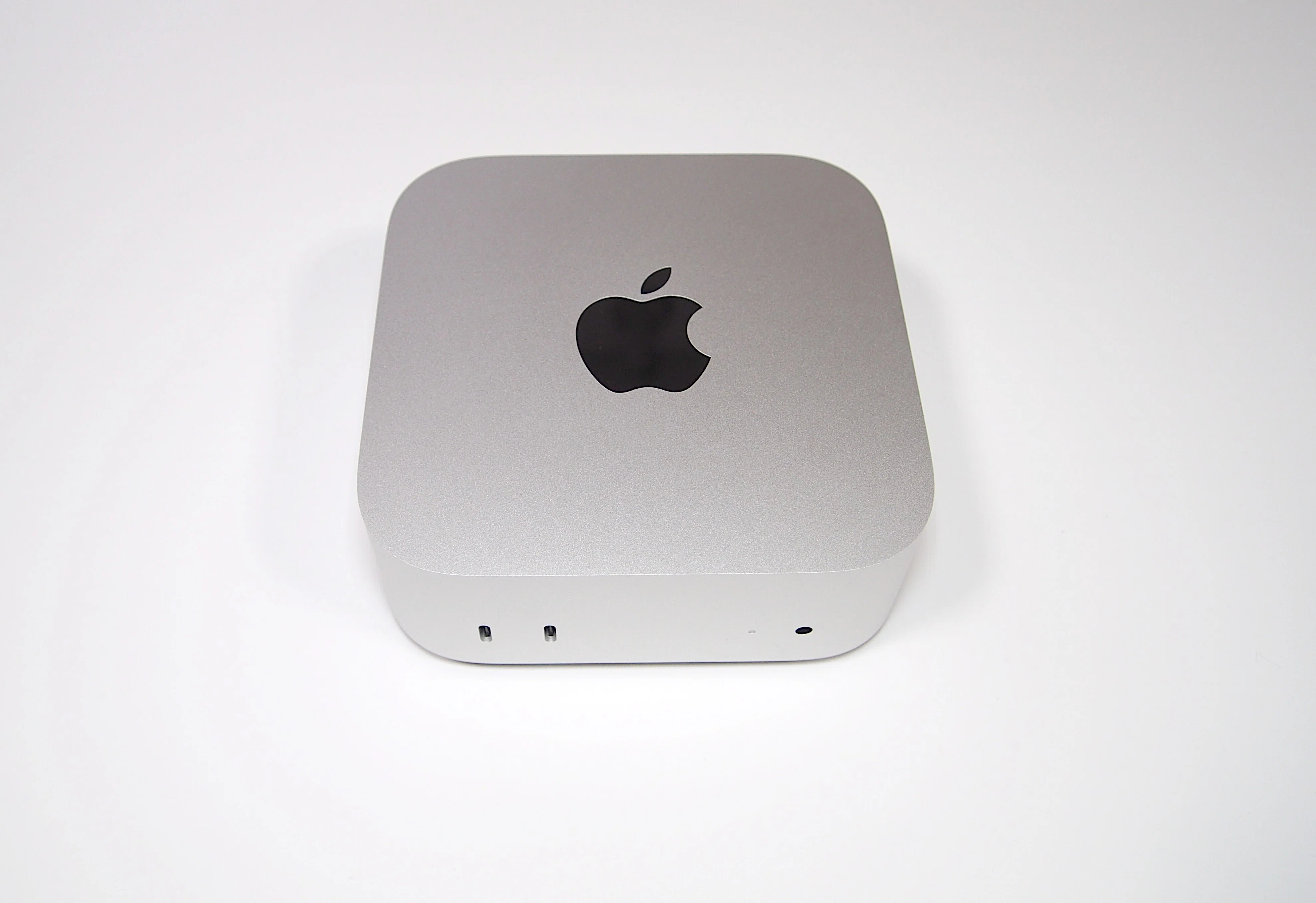 M4 Mac miniレビュー！小さいけど静かで快適、重い作業をしないなら