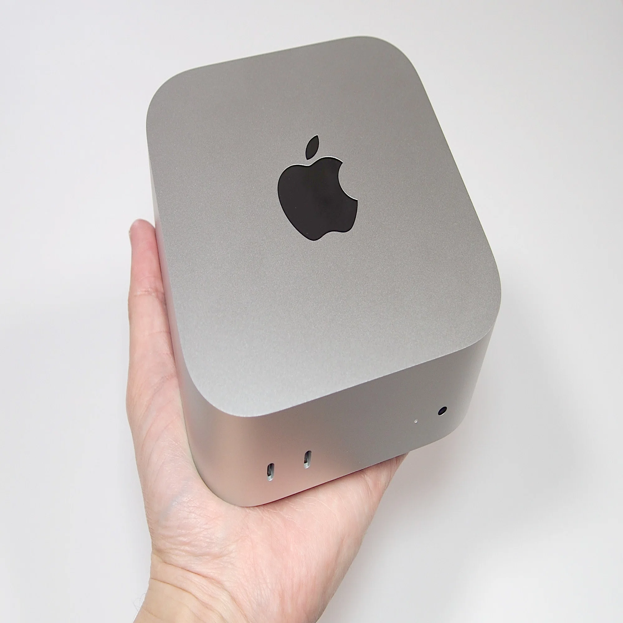 M4 Mac miniレビュー！小さいけど静かで快適、重い作業をしないなら 