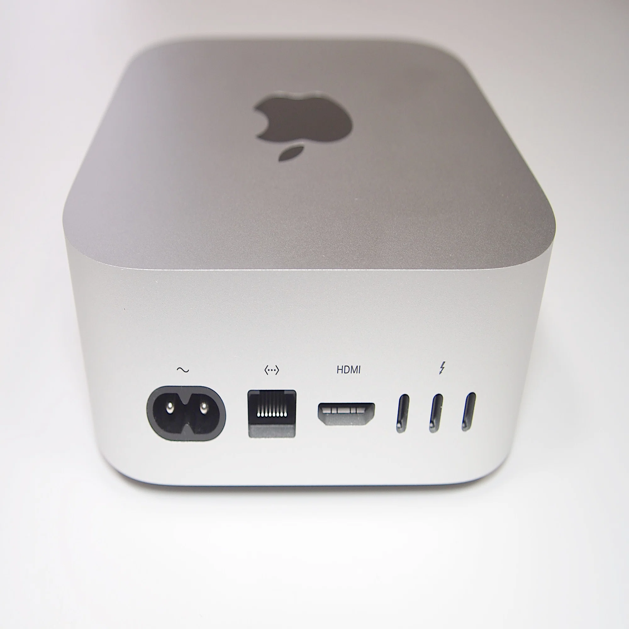 M4 Mac miniレビュー！小さいけど静かで快適、重い作業をしないなら 