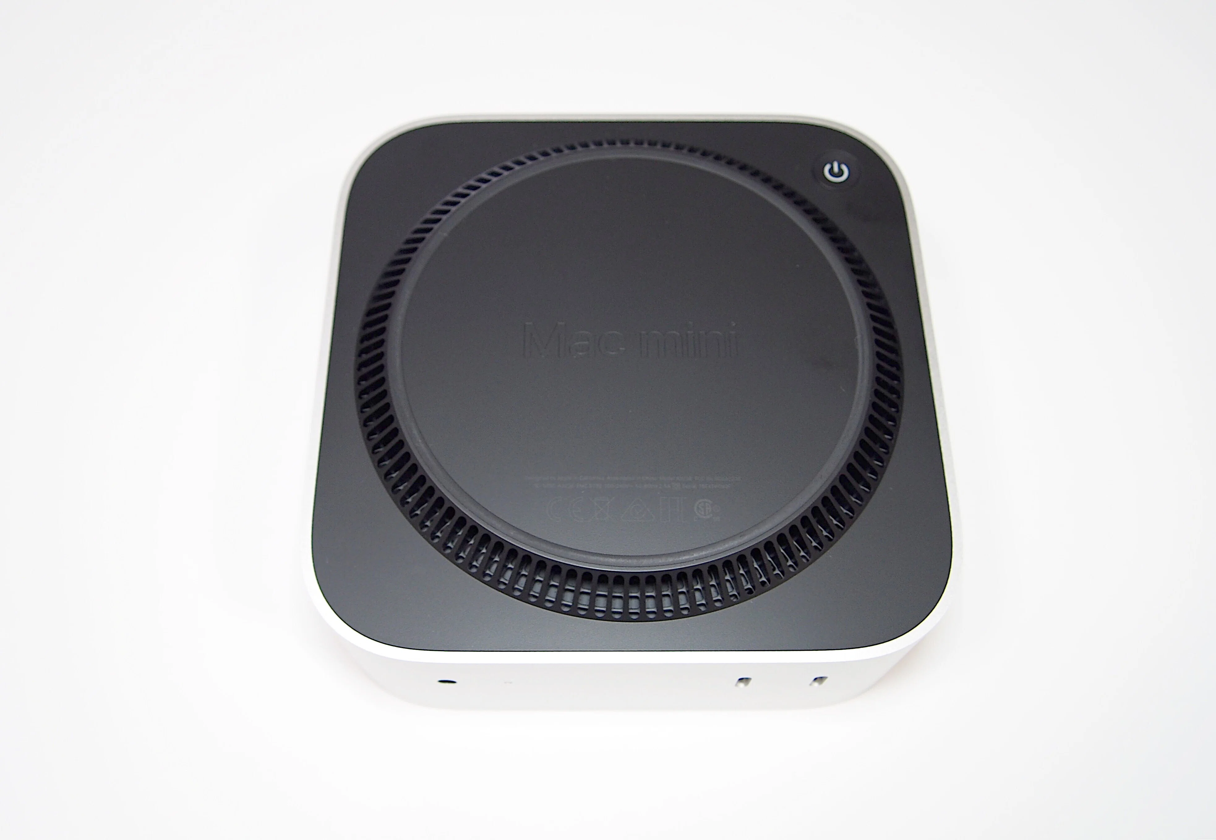 M4 Mac miniレビュー！小さいけど静かで快適、重い作業をしないなら