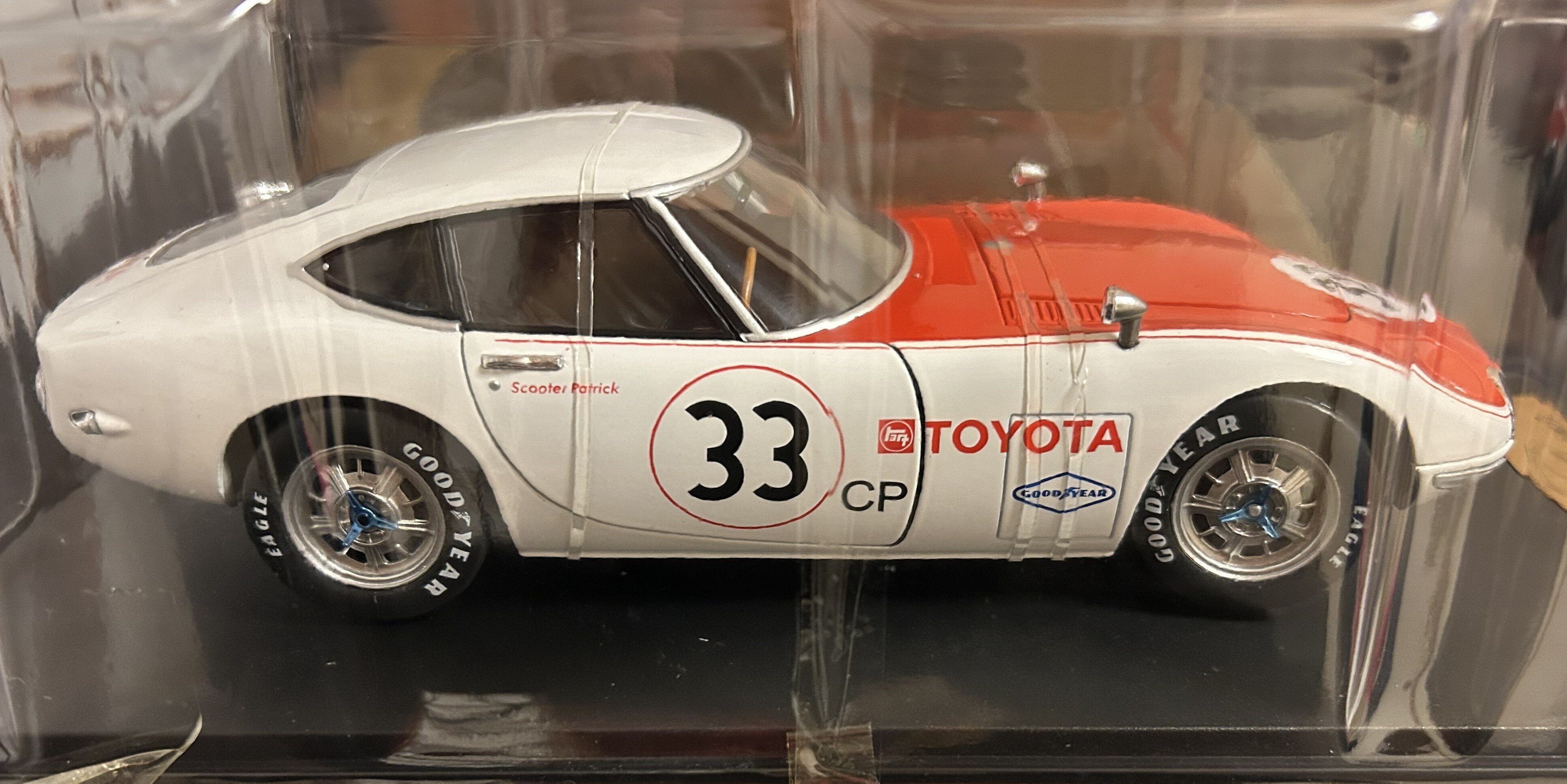 トヨタ2000GT1968年sccAスポーツカーレース出場車1/18 AUTOart 1:18 Scale Toyota 2000 GT SCCA 1968 #23. ezToys - Diecast