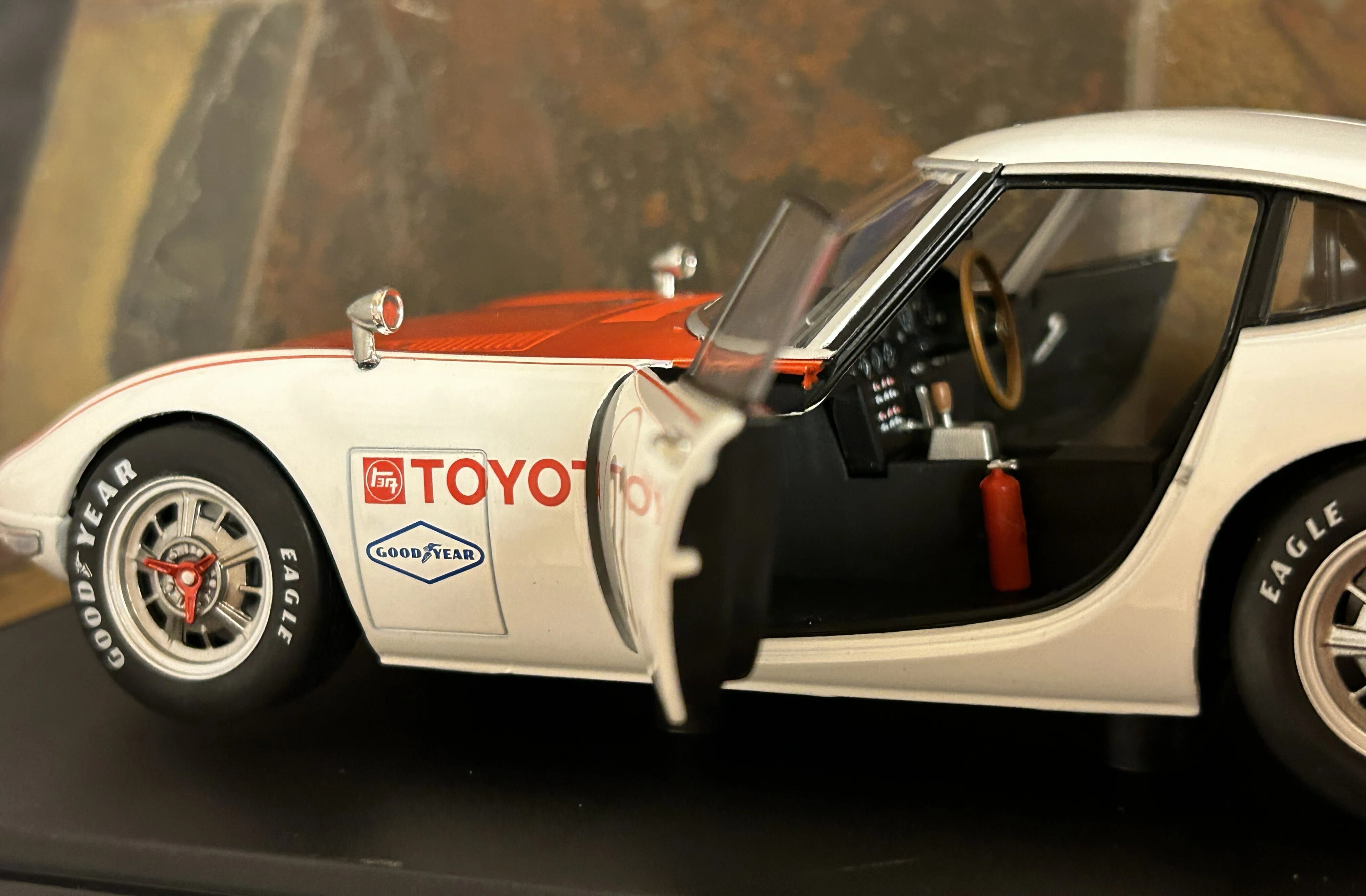 トヨタ2000GT1968年sccAスポーツカーレース出場車1/18 1968年SCCAスポーツカーレースに参戦した「トヨタ 2000GT」をハセガワ