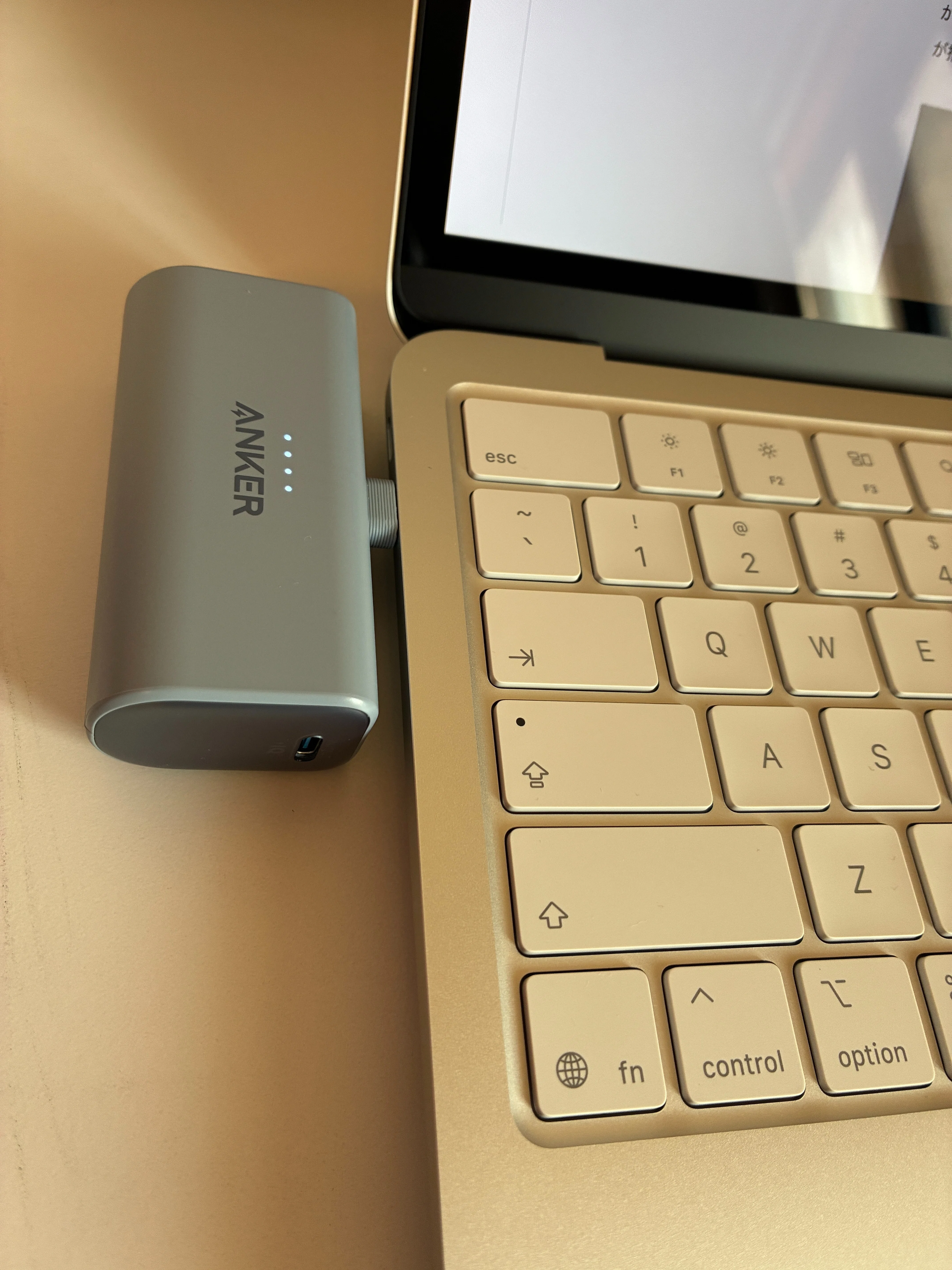 2223】MacBook Neoの良いところ。スマホ感覚で充電出来るところ。｜村