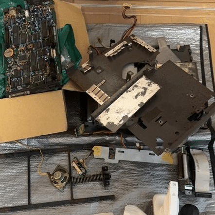 X68000 XVI 修理記録② - 分解 - ー 殻を開けたら、そこは「絶望」の