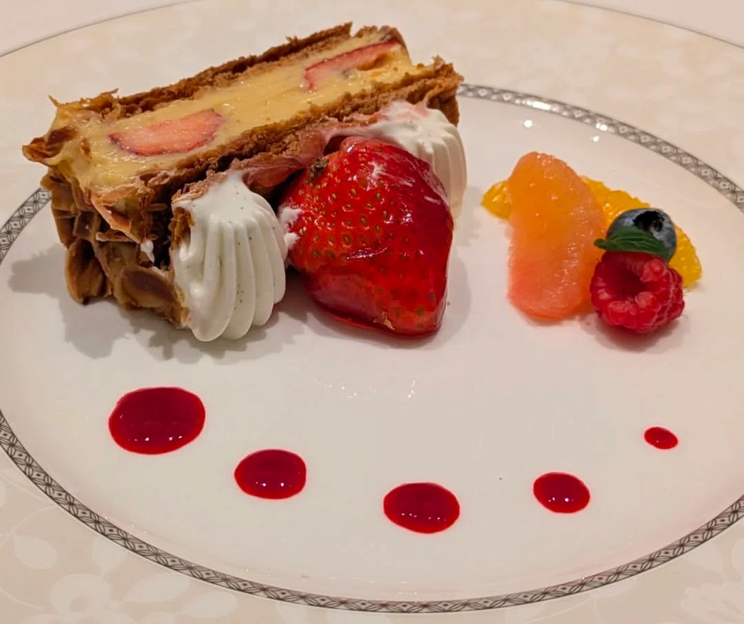 マキシムドパリのフランス古典料理を再現したお料理をいただきました