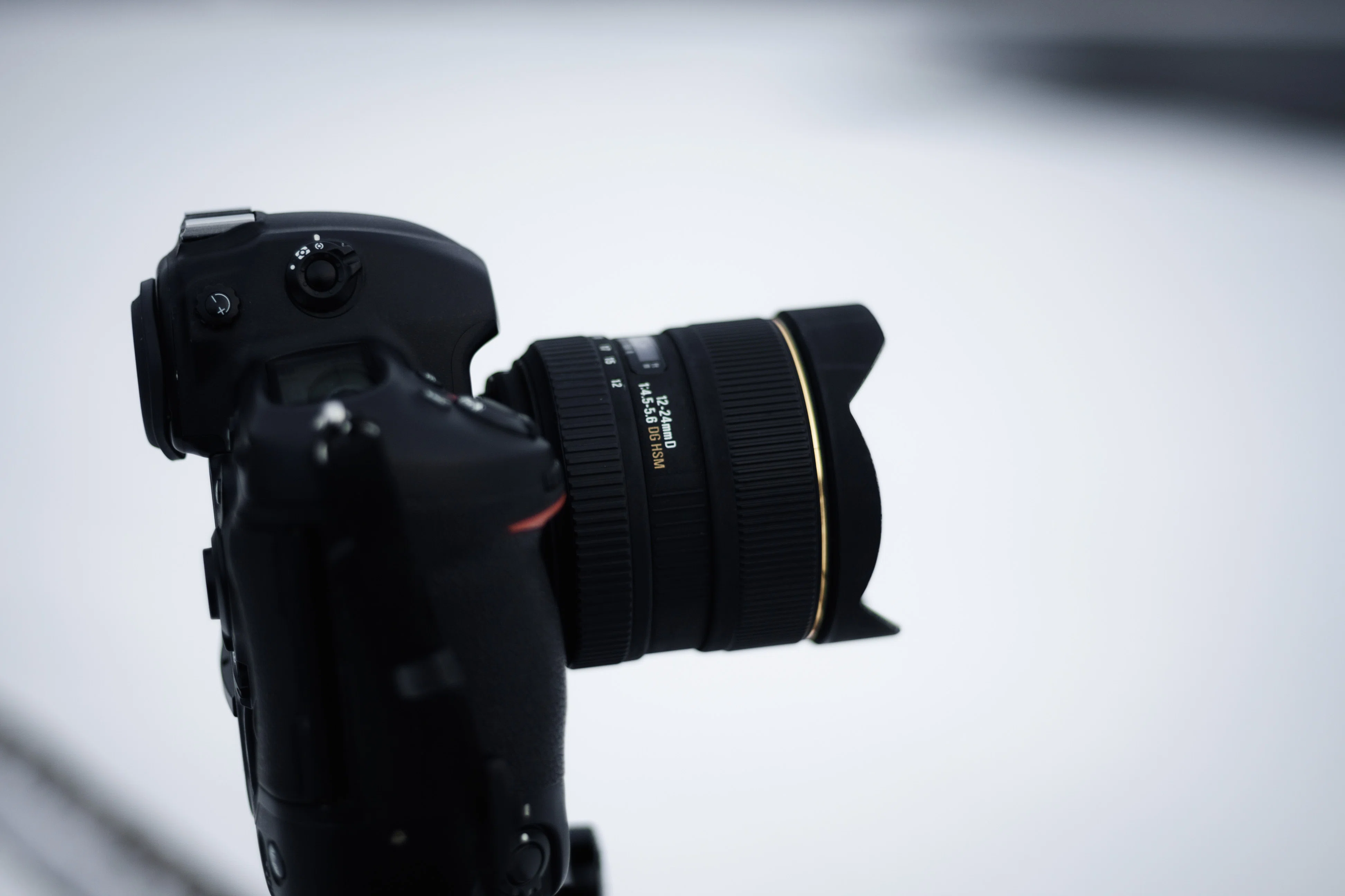 SIGMA 12-24mm F4.5-5.6 EX DG HSM｜硝子窓