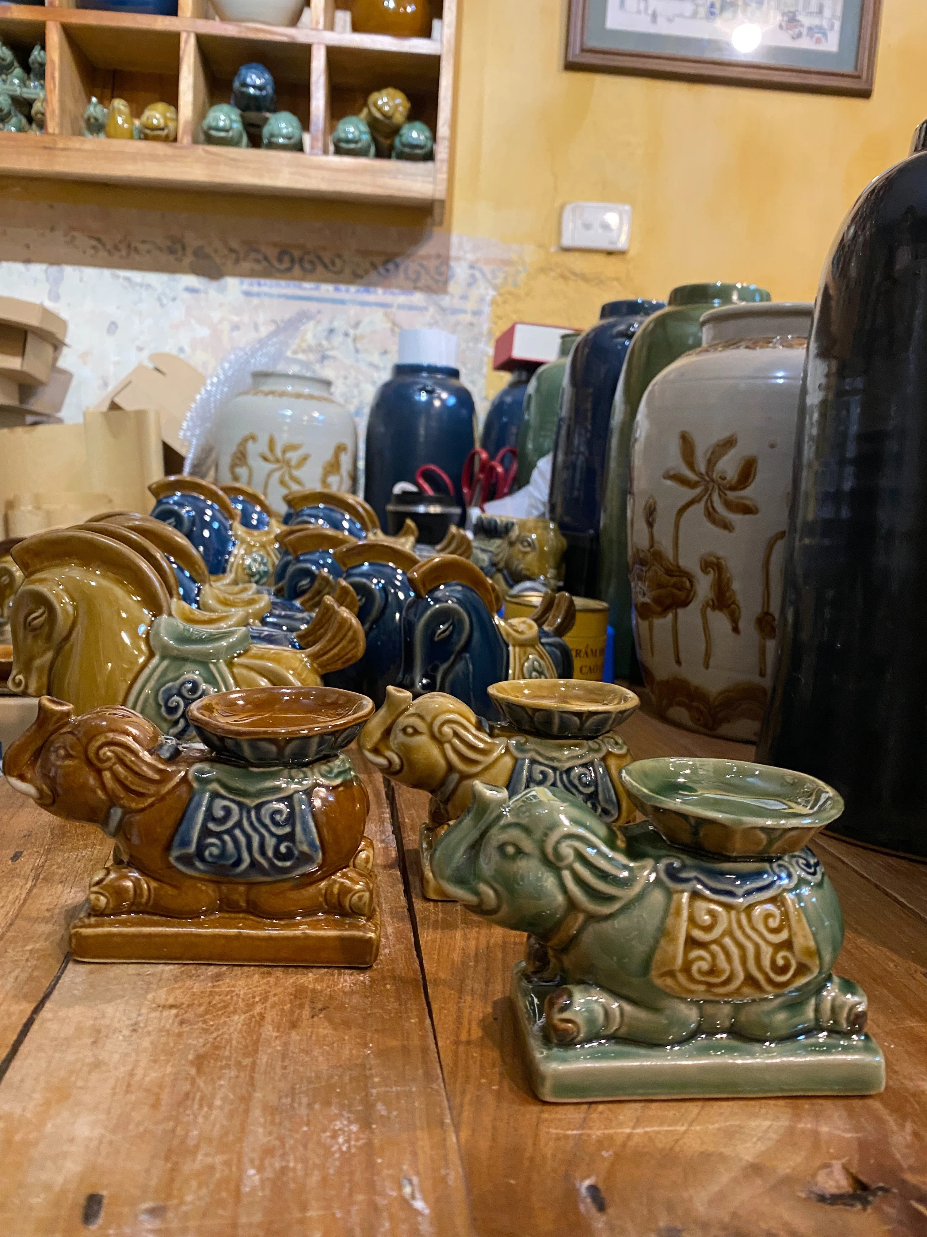 雨のハノイで月餅型とヒエン・ヴァン陶器（Hien Van Ceramics）を