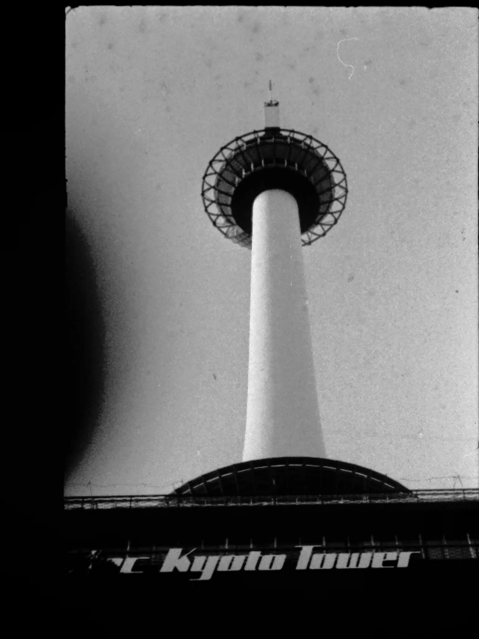 写真】フィルムカメラと白黒自家現像の部材とレシピ｜沖田純之介