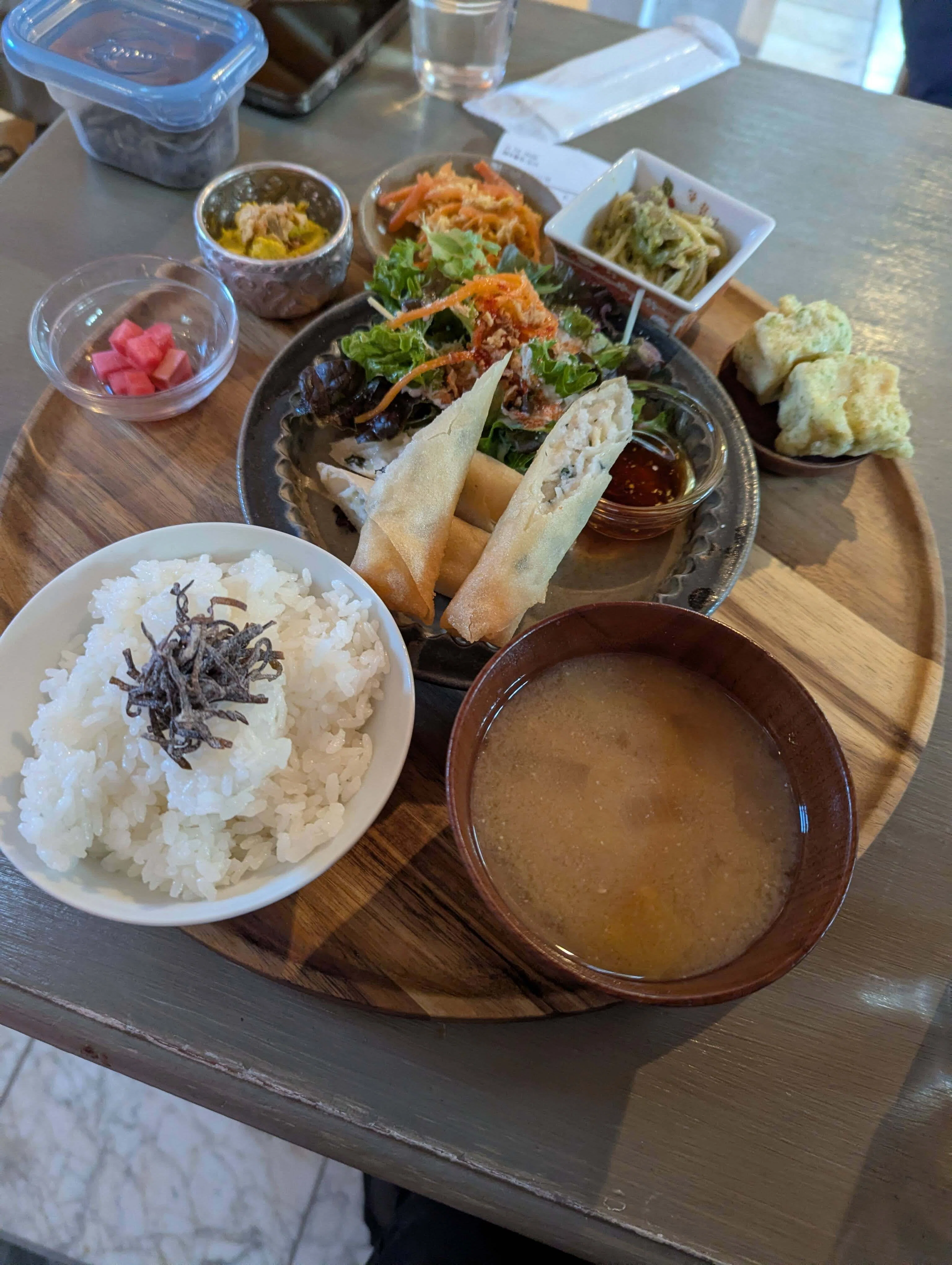 妻の作った　北欧風の犬神家　朝霧に浮かぶスケキヨ・イヌガミと斧琴菊の抹茶茶碗 久しぶりに淡路島に行ってきました(^^♪②伊弉諾神宮～ニジゲンノモリ