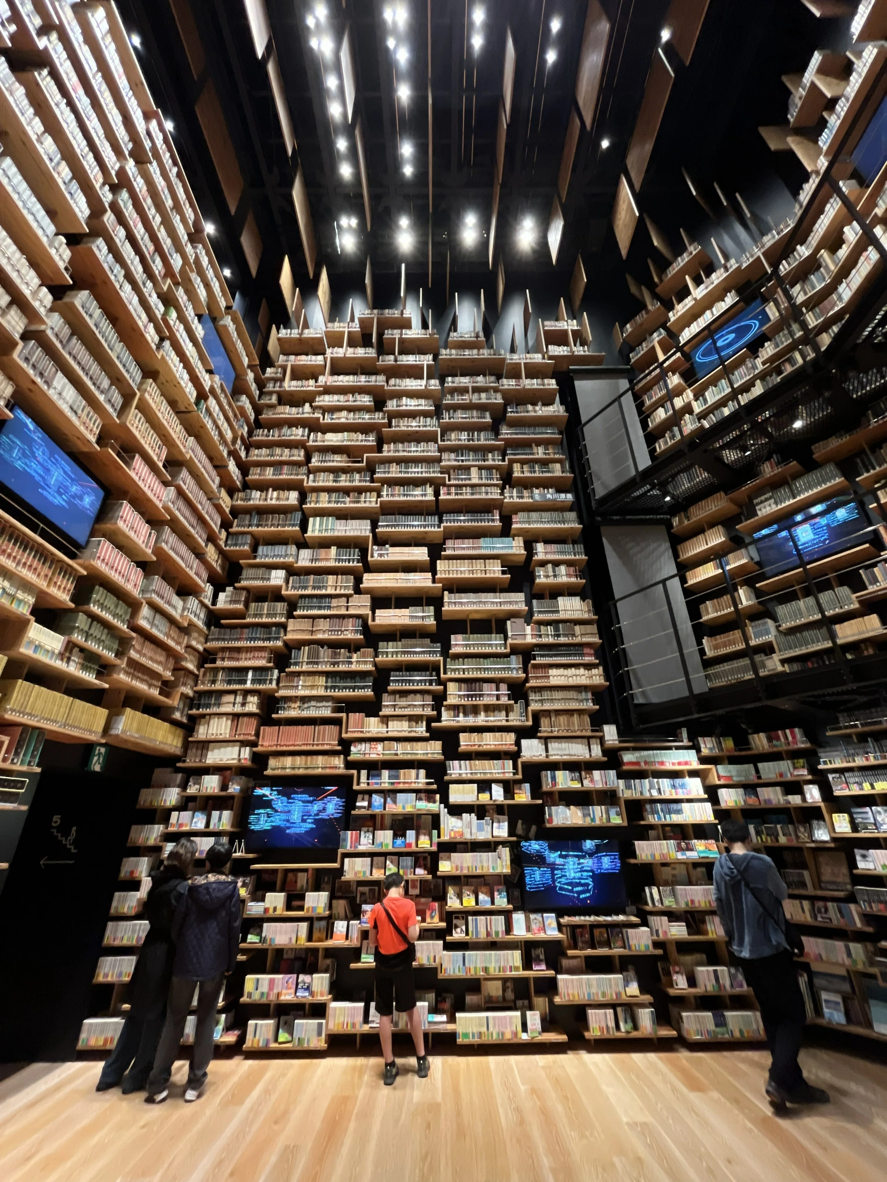 ところざわサクラタウンへ！ バベルの図書館で借りパクされた本に再会
