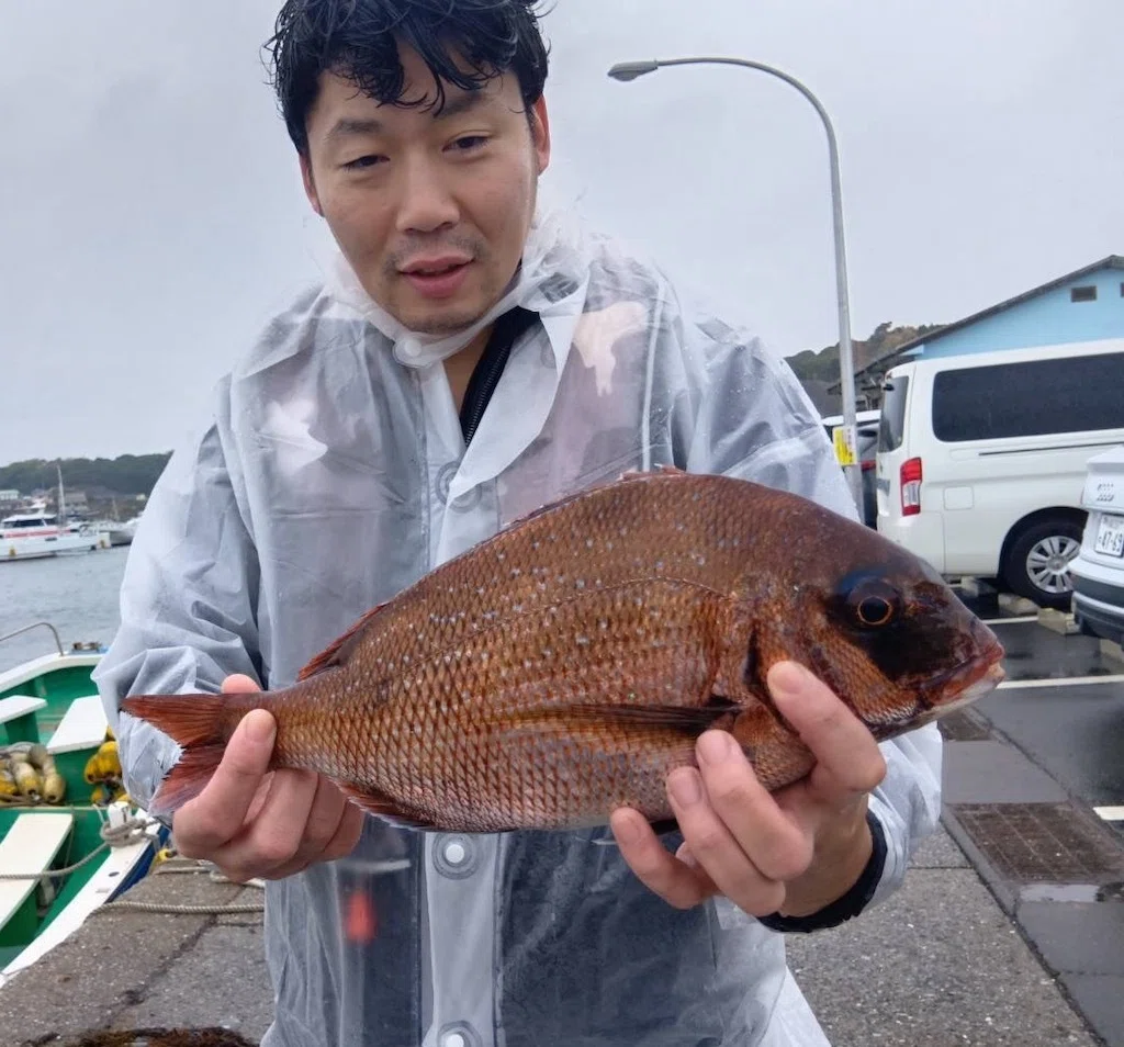 マダイ】トップ2枚、最大1.2kg！黒鯛も混じる！｜あまさけや丸