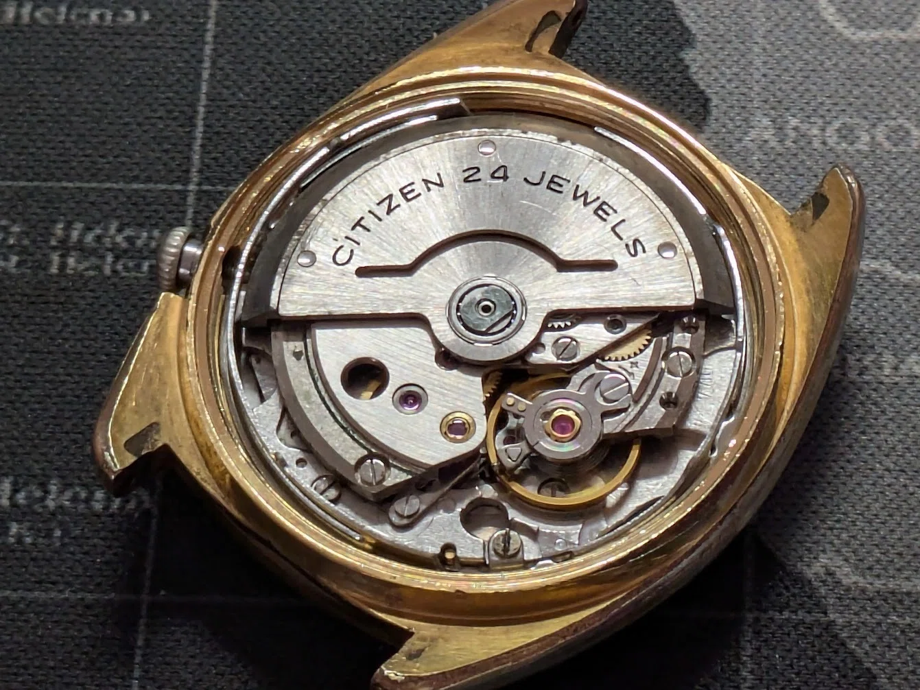 No.441 | Citizen | 4-770498Y | ケース処理は後回しな時計｜とある猫好き
