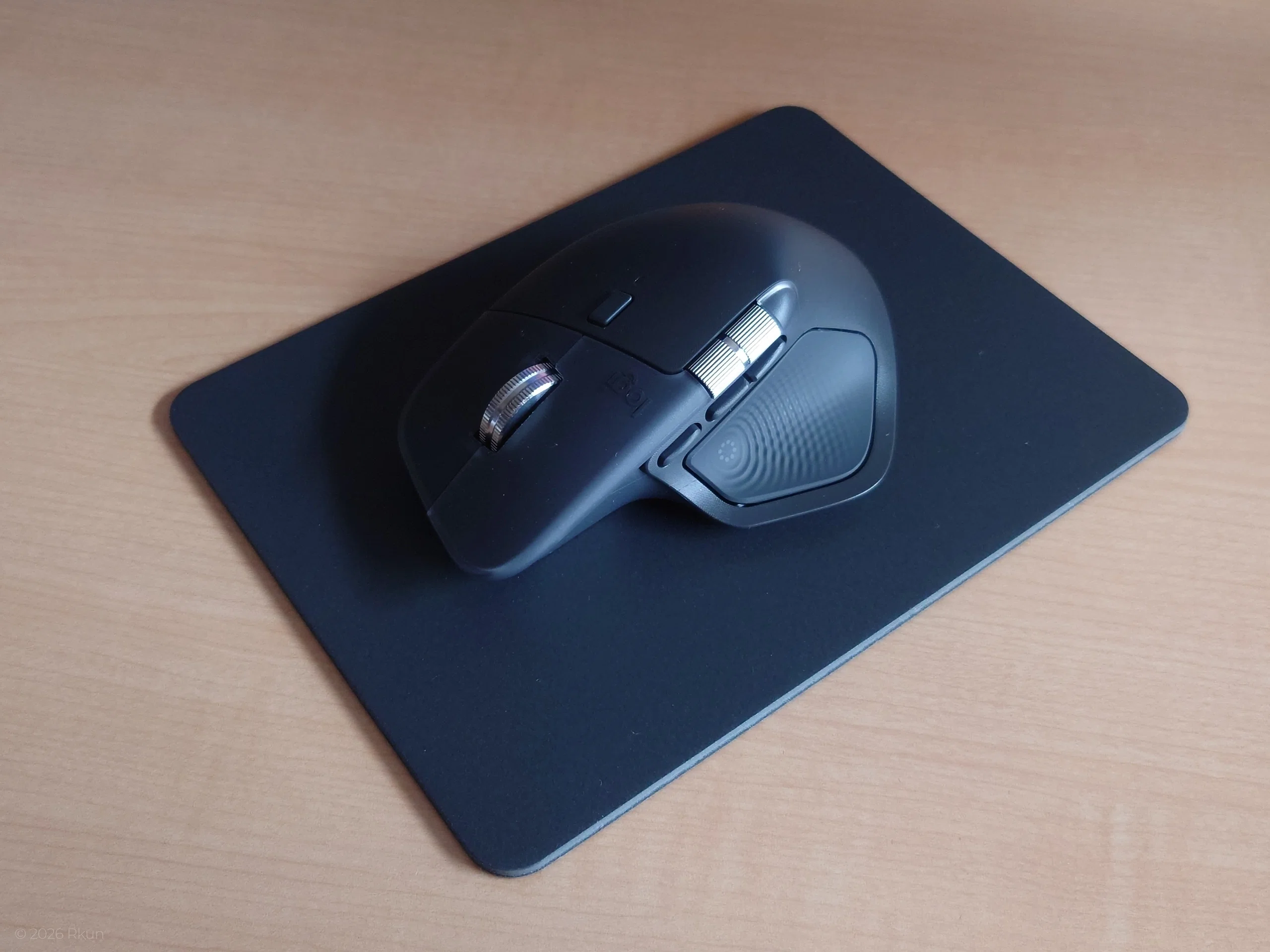 なん★MX MASTER 4とマウスパッドセット MX Master 4と相性の良いマウスパッドを見つけました｜Rkun