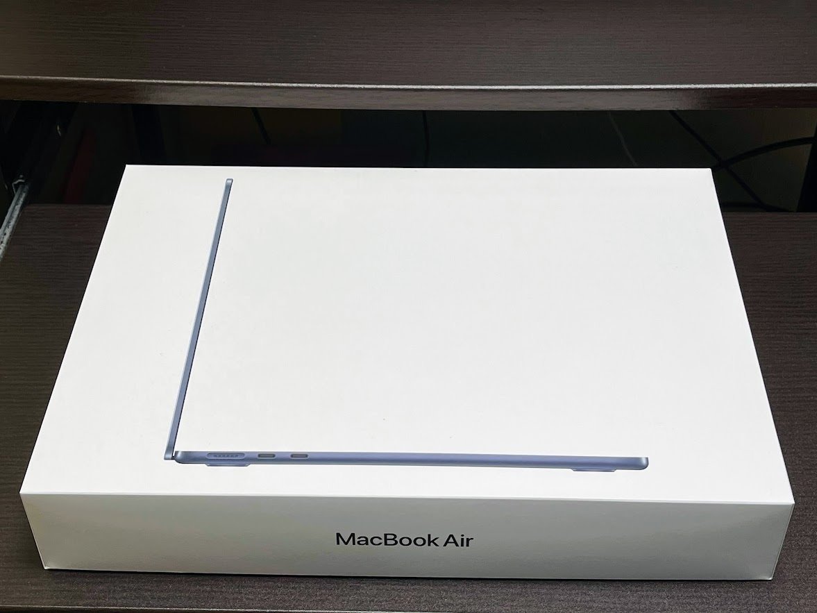 MacBook Air 13インチ 外箱傷あり MacBookAirを新品のうちに完全装備！傷がつく前にやった防御5点セット