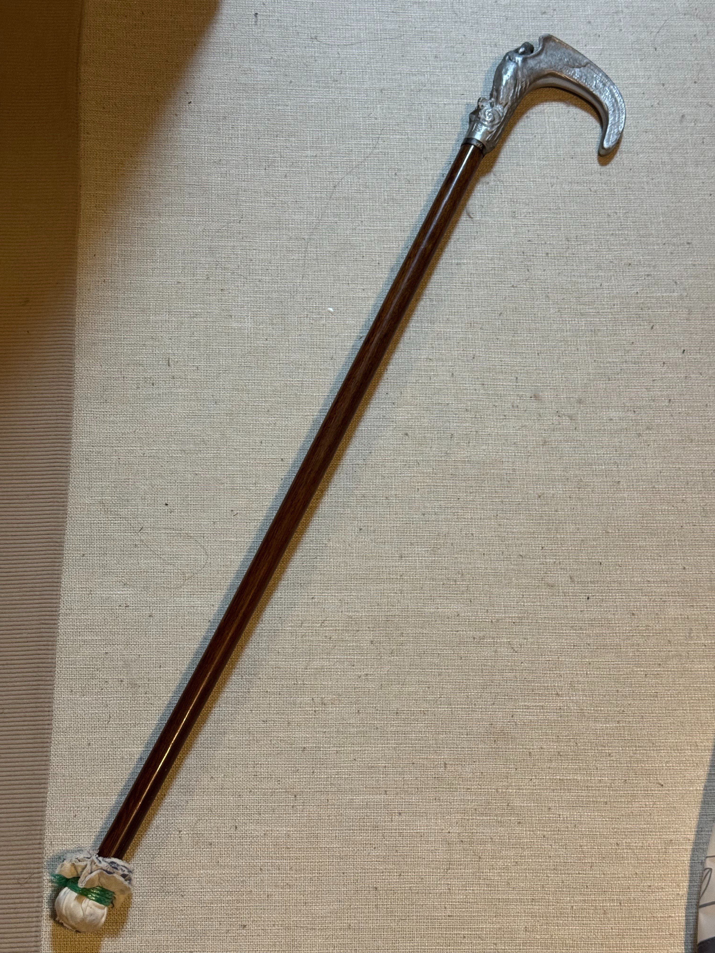 戦傷奉公杖？　骨董品　アンティーク　杖　鉄製 戦争の生々しさ伝える「戦傷奉公杖」ー二度と戦火で必要とならないよう