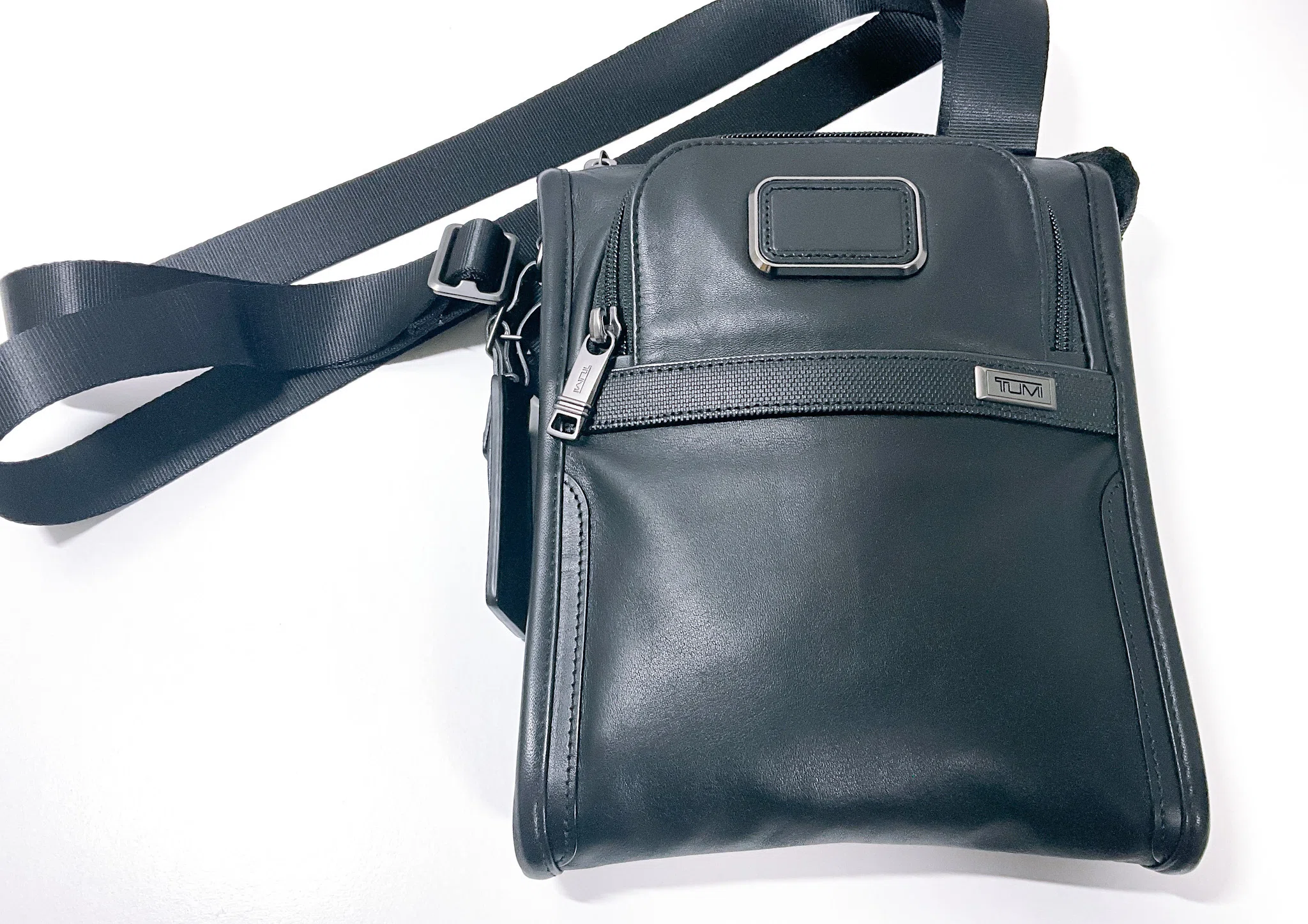 TUMI ポケット・バッグ・スモール ショルダーバッグ TUMI】「ポケット・バッグ・スモール」のレザーver.を購入したので