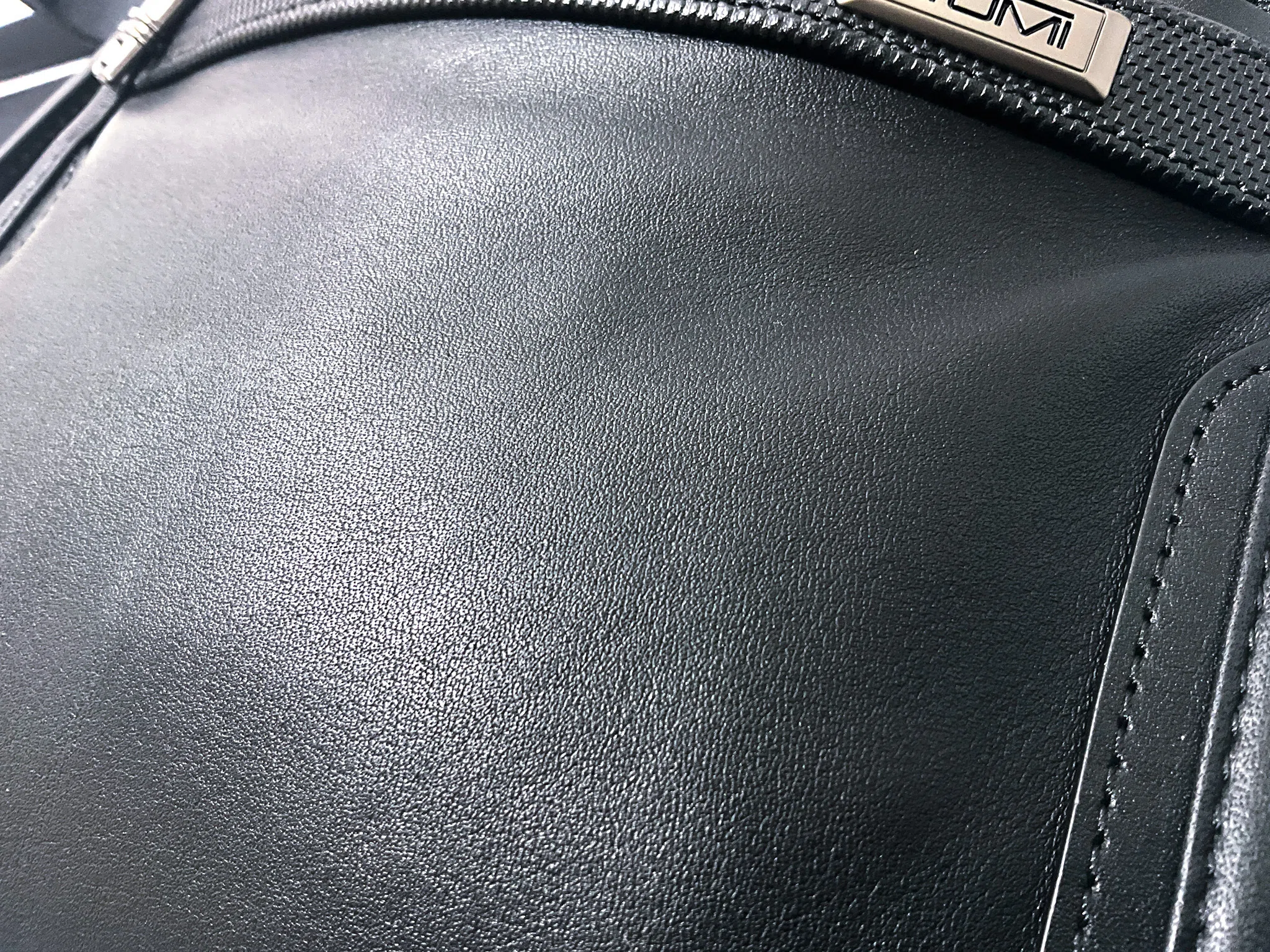 TUMI】「ポケット・バッグ・スモール」のレザーver.を購入したので
