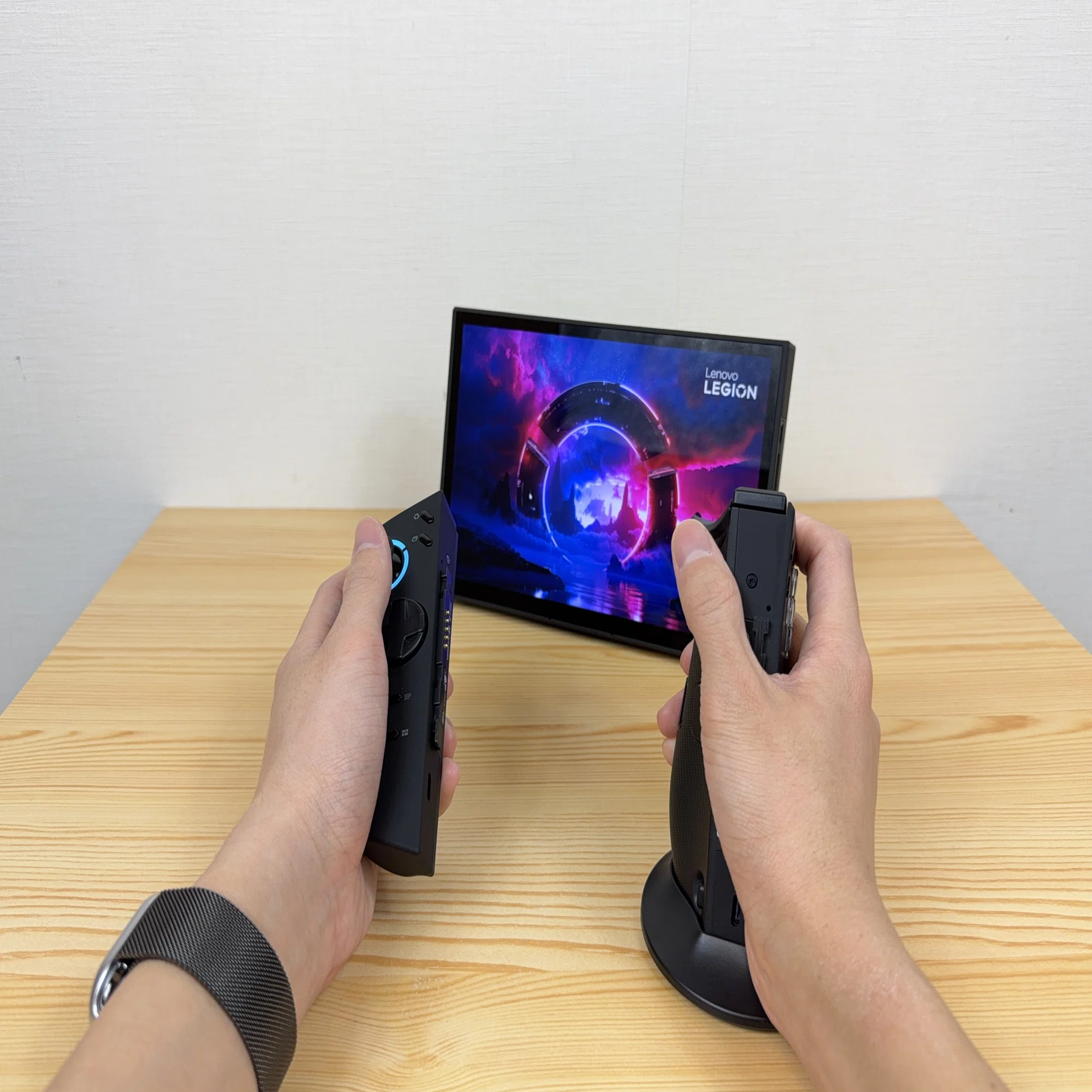 ハンドヘルドのLenovo Legion Go Gen 2レビューしたけど、コレ重たくね 