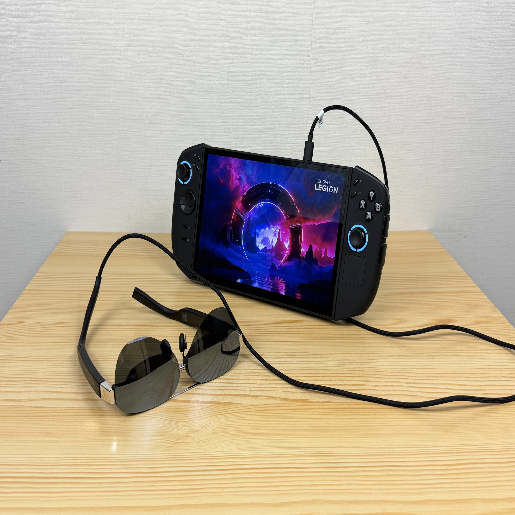 ハンドヘルドのLenovo Legion Go Gen 2レビューしたけど、コレ重たくね 
