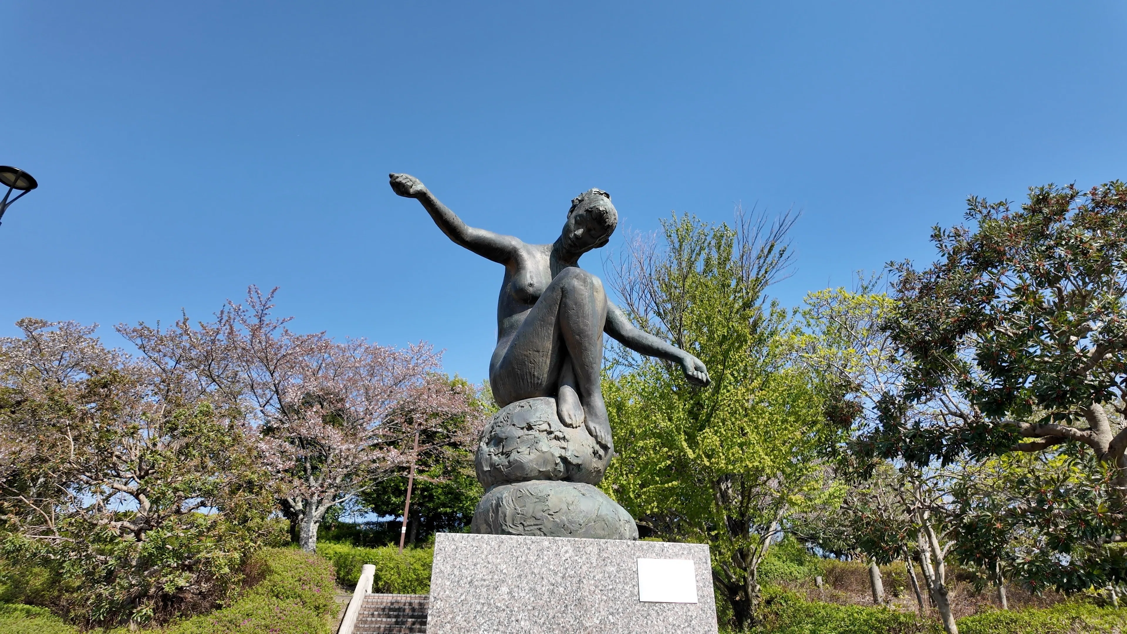 Miyoshigaoka Sakura Park] Sculptures at every turn — A park