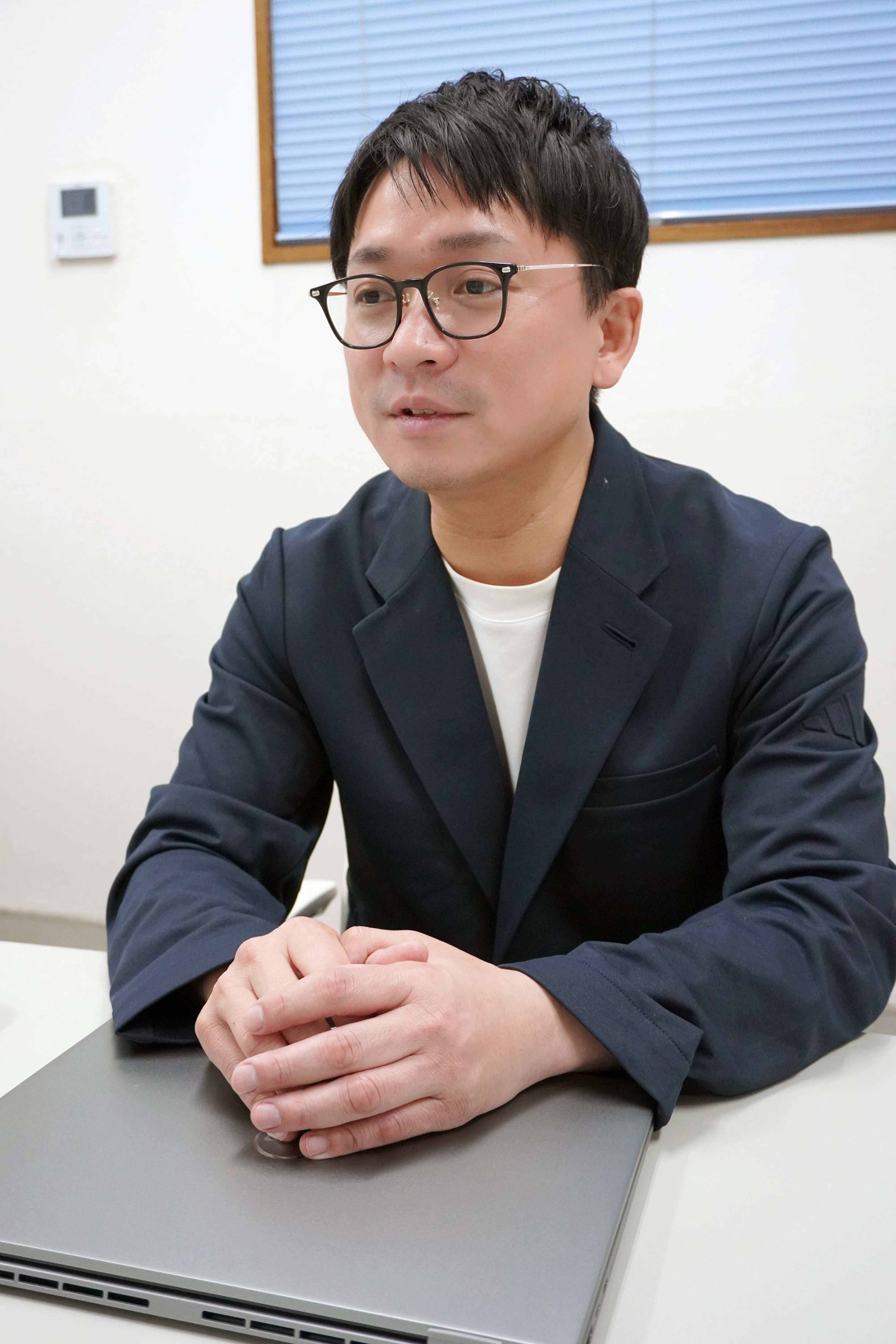 センター長さん専用 充電式ハンディクリーナー 乾湿両用 コンパクト ZHK-WL10 山善 | 山善