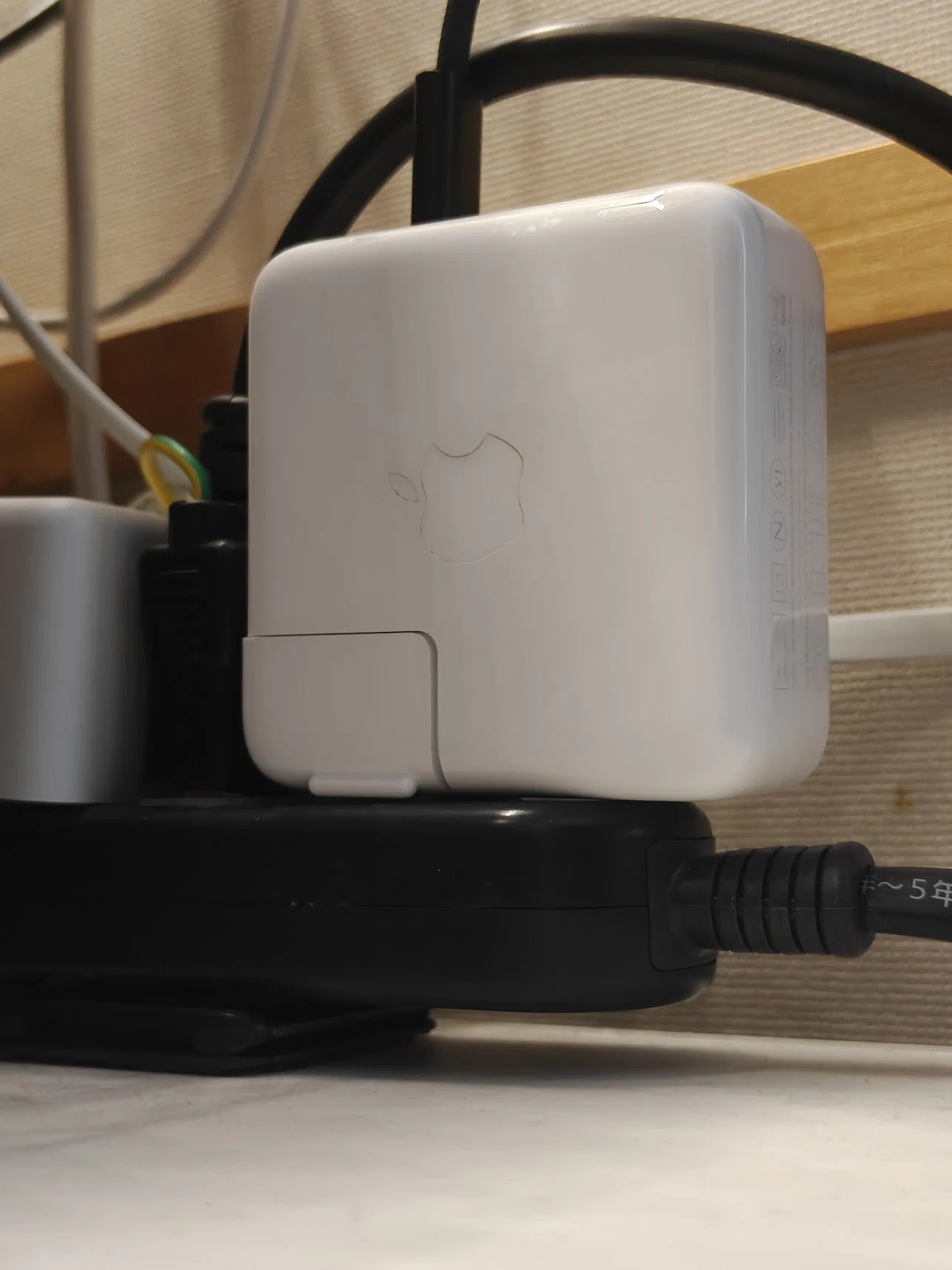 Anker 747 vs UGREEN 100W：学生が最初に買うべき充電器は正直どれか