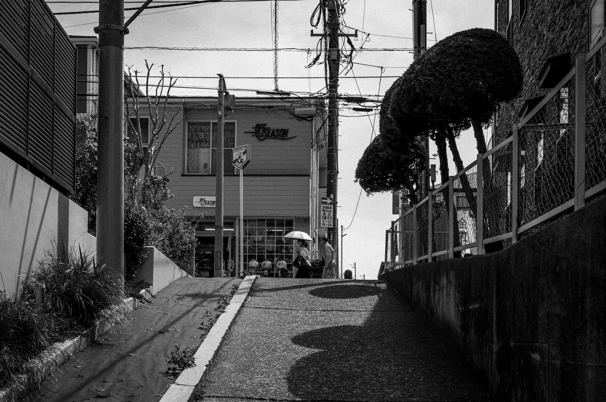 お写ん歩のすゝめ ― 江ノ電モノクロームフォトウォーク｜Kaz Osawa