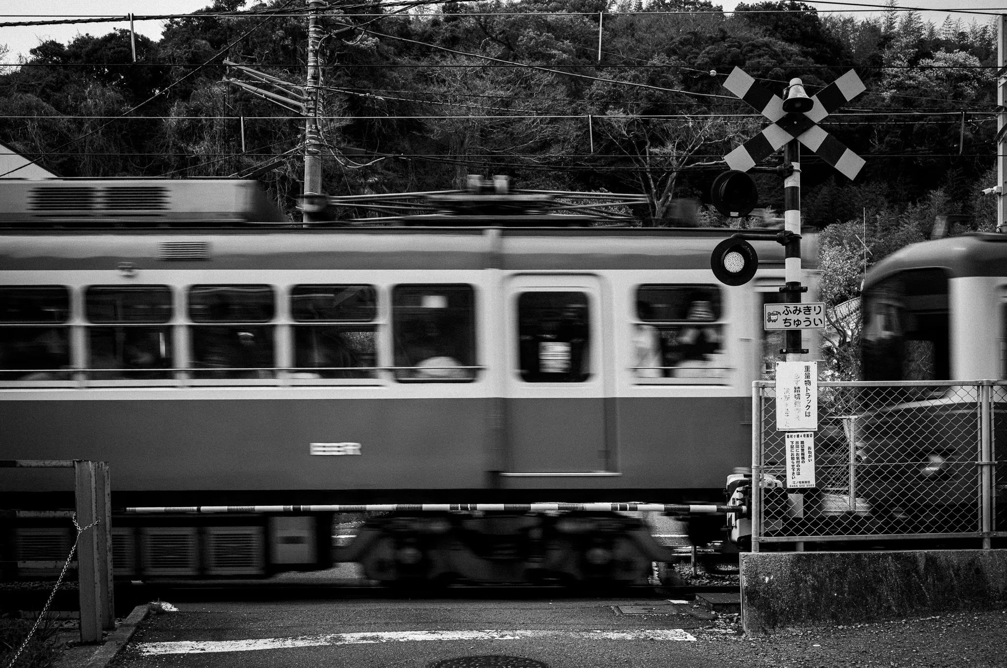 お写ん歩のすゝめ ― 江ノ電モノクロームフォトウォーク｜Kaz Osawa
