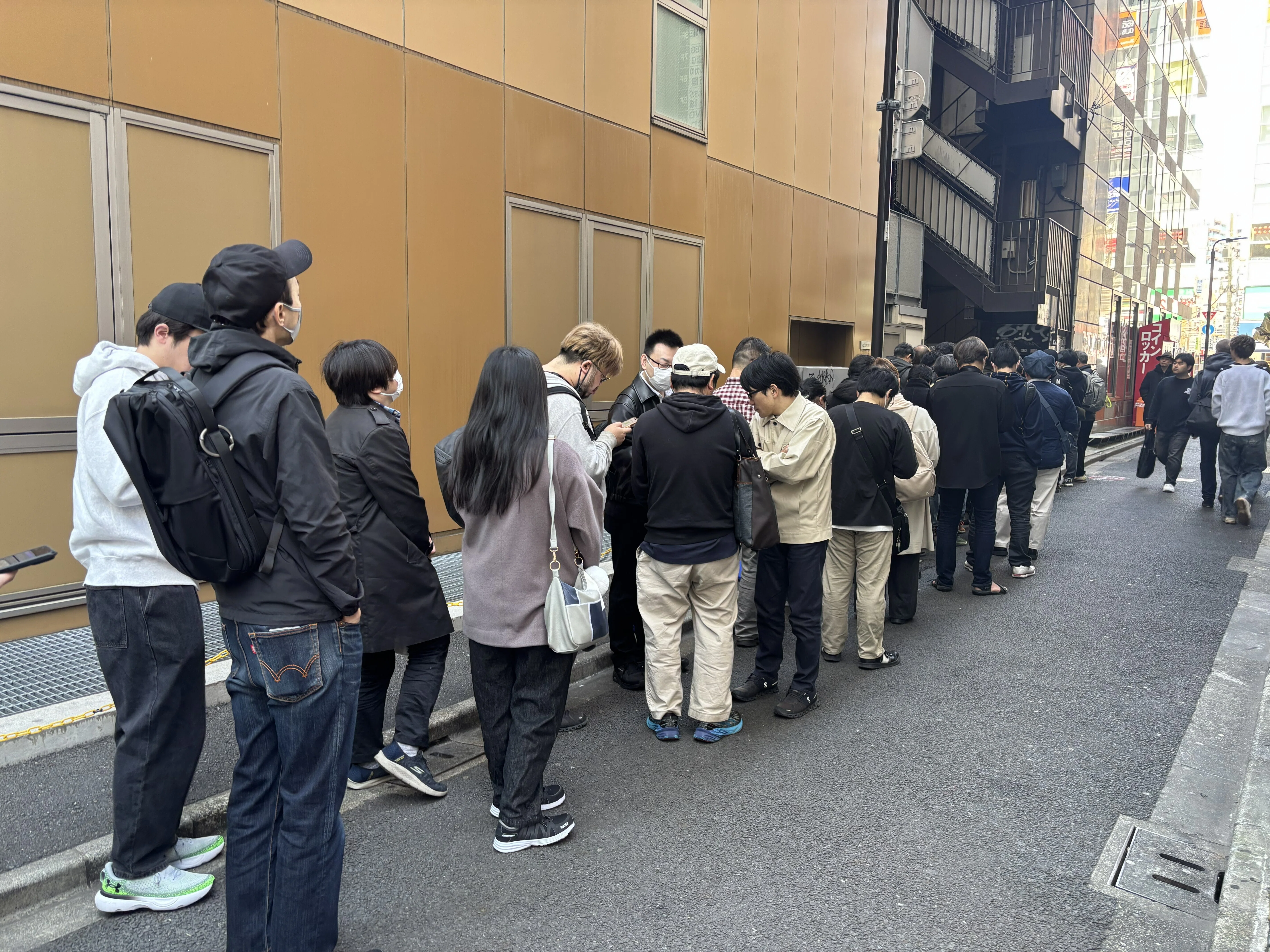 Shrines, taverns, maids in Akihabara Shall we? Even Abe-san