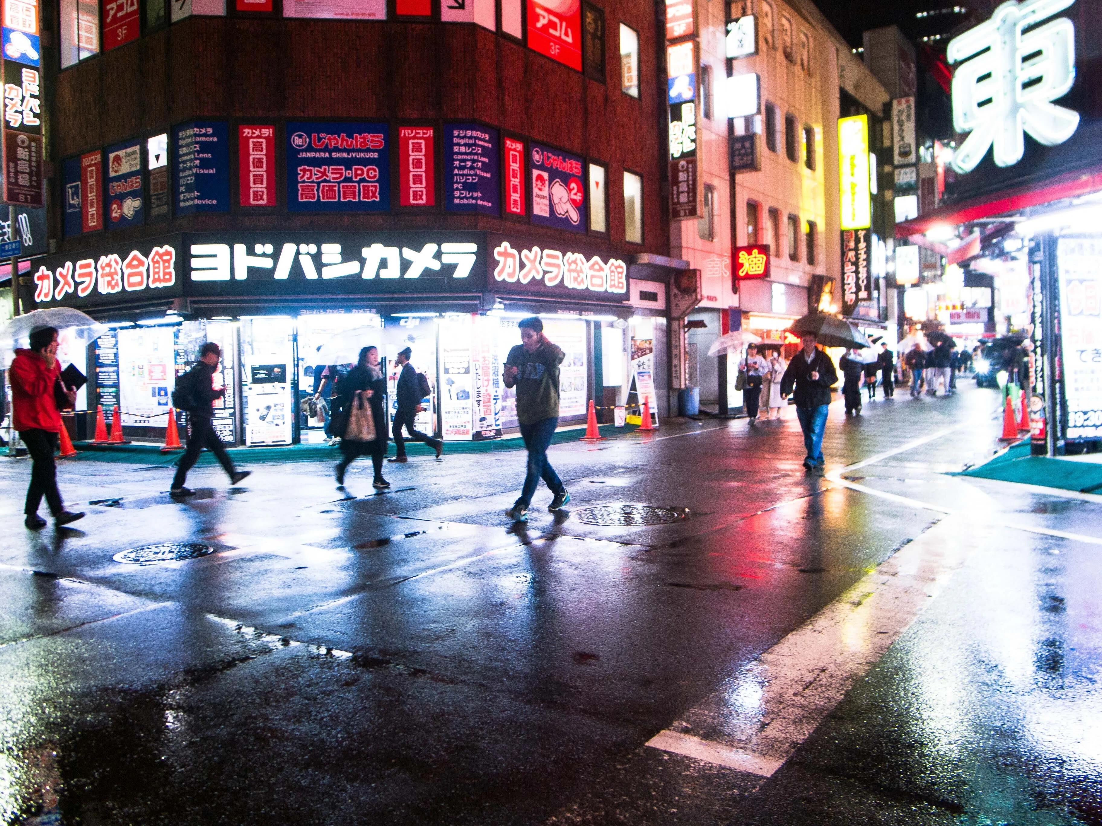 2026年の東京に、2007年の光を重ねる｜RICOH GR DIGITAL IIとCCDの残像