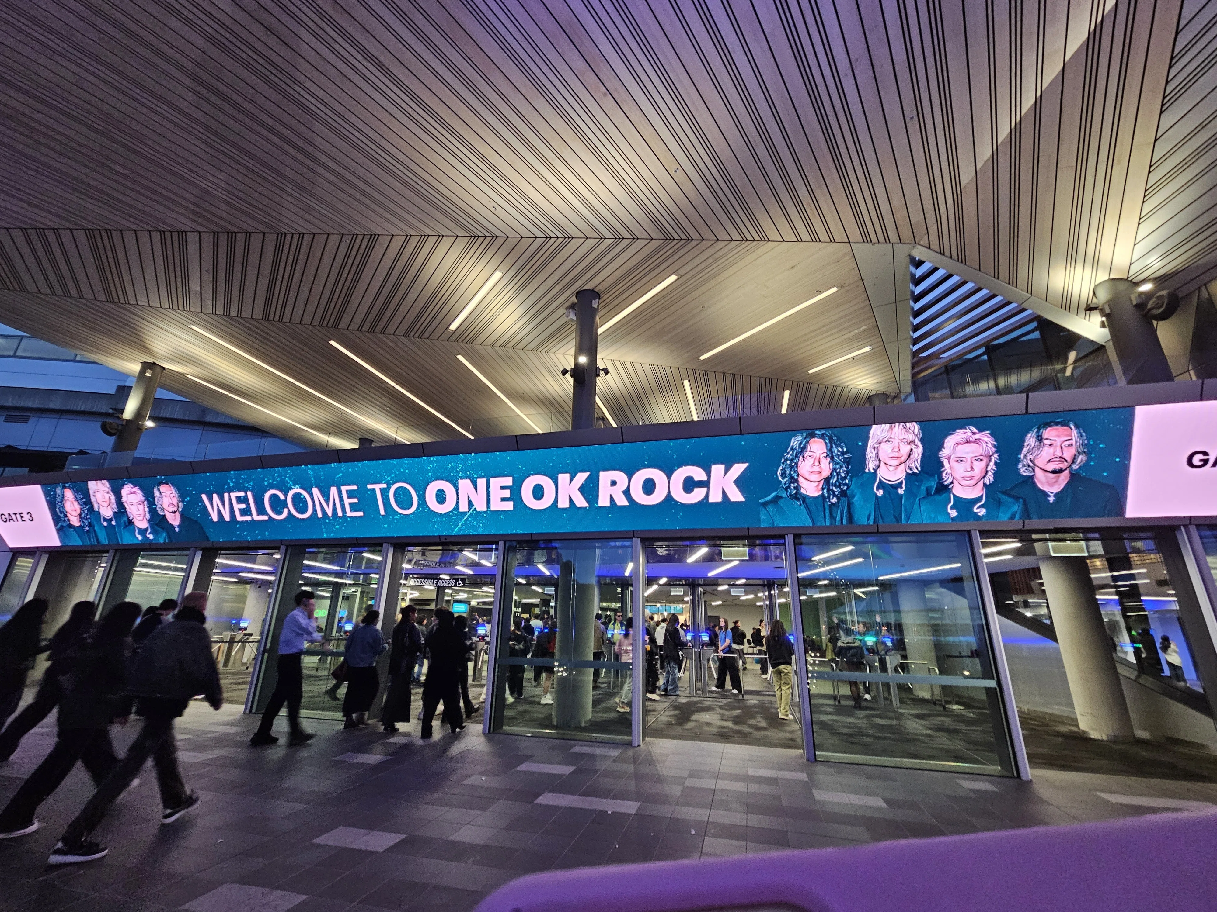 This is my life. ウルル(エアーズロック)とONE OK ROCK