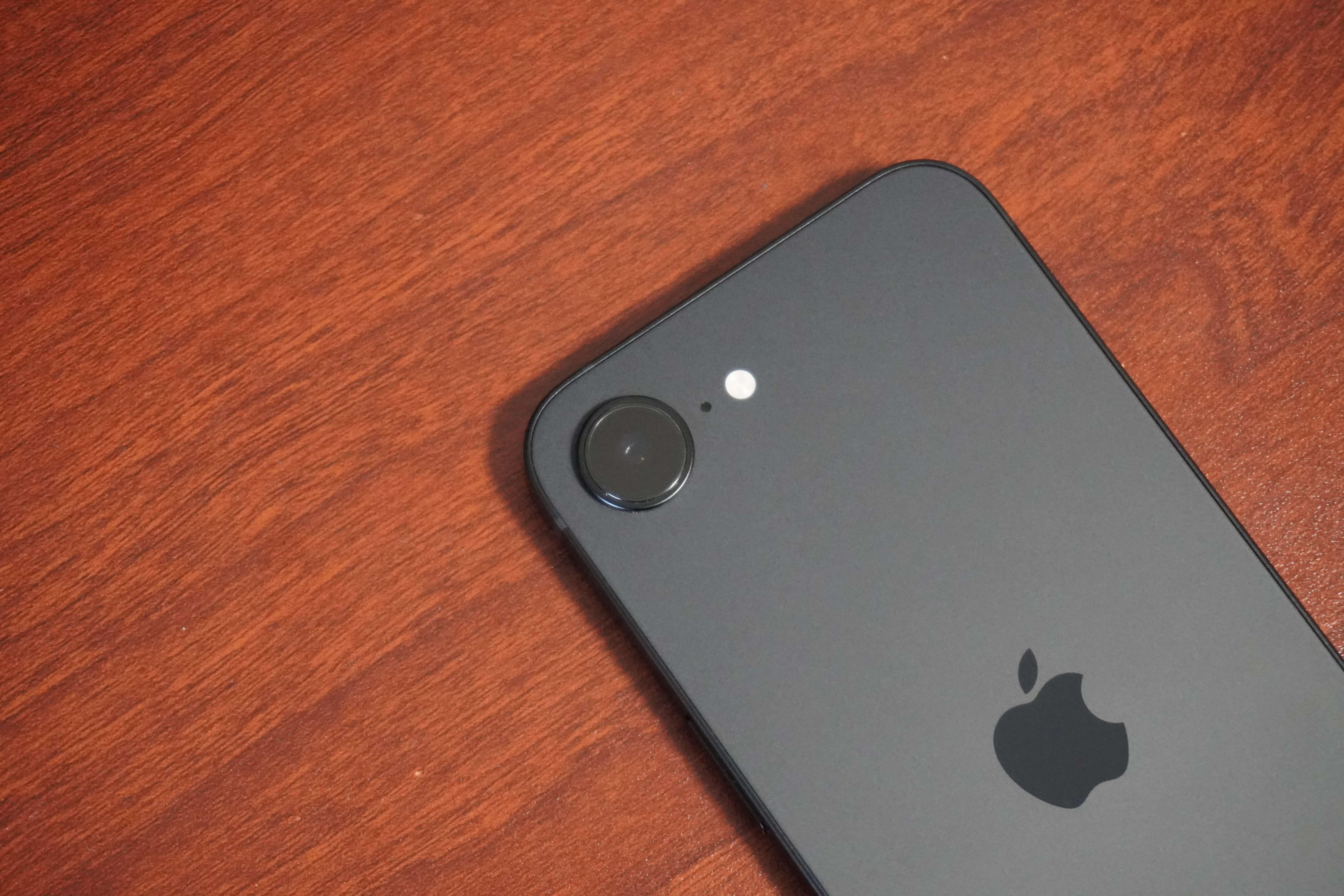 突然iPhone 16eのカメラが故障：Apple Storeで修理の「費用・時間