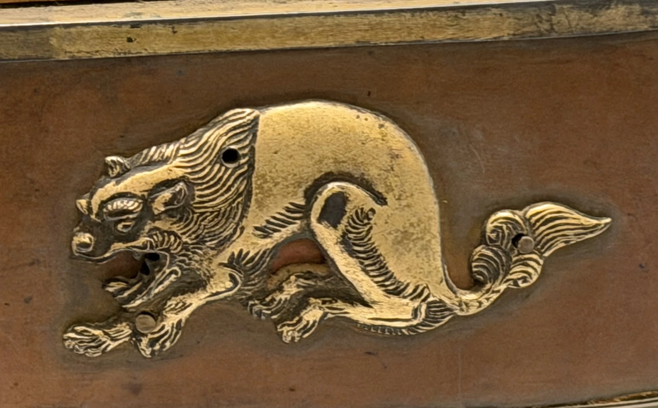 鎌倉時代の獅子の意匠と、そこから見る古金工目貫について｜刀箱師の